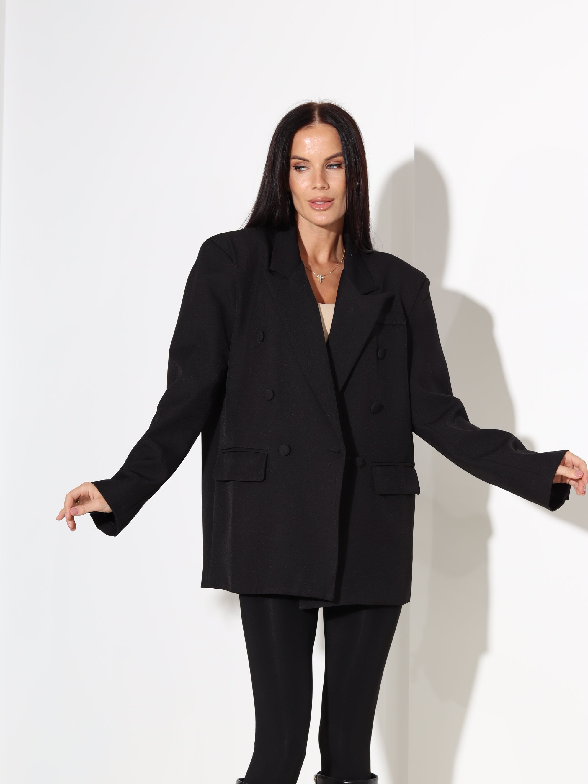 Melna klasiska žakete ar 2rindu pogām - 18014