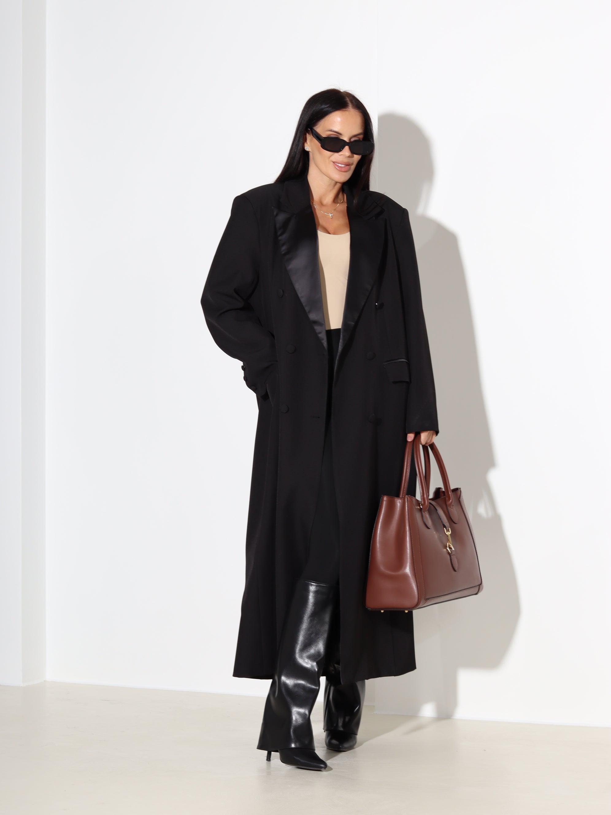 Melns, garš mētelis, klasiskā piegrieznē - 18017