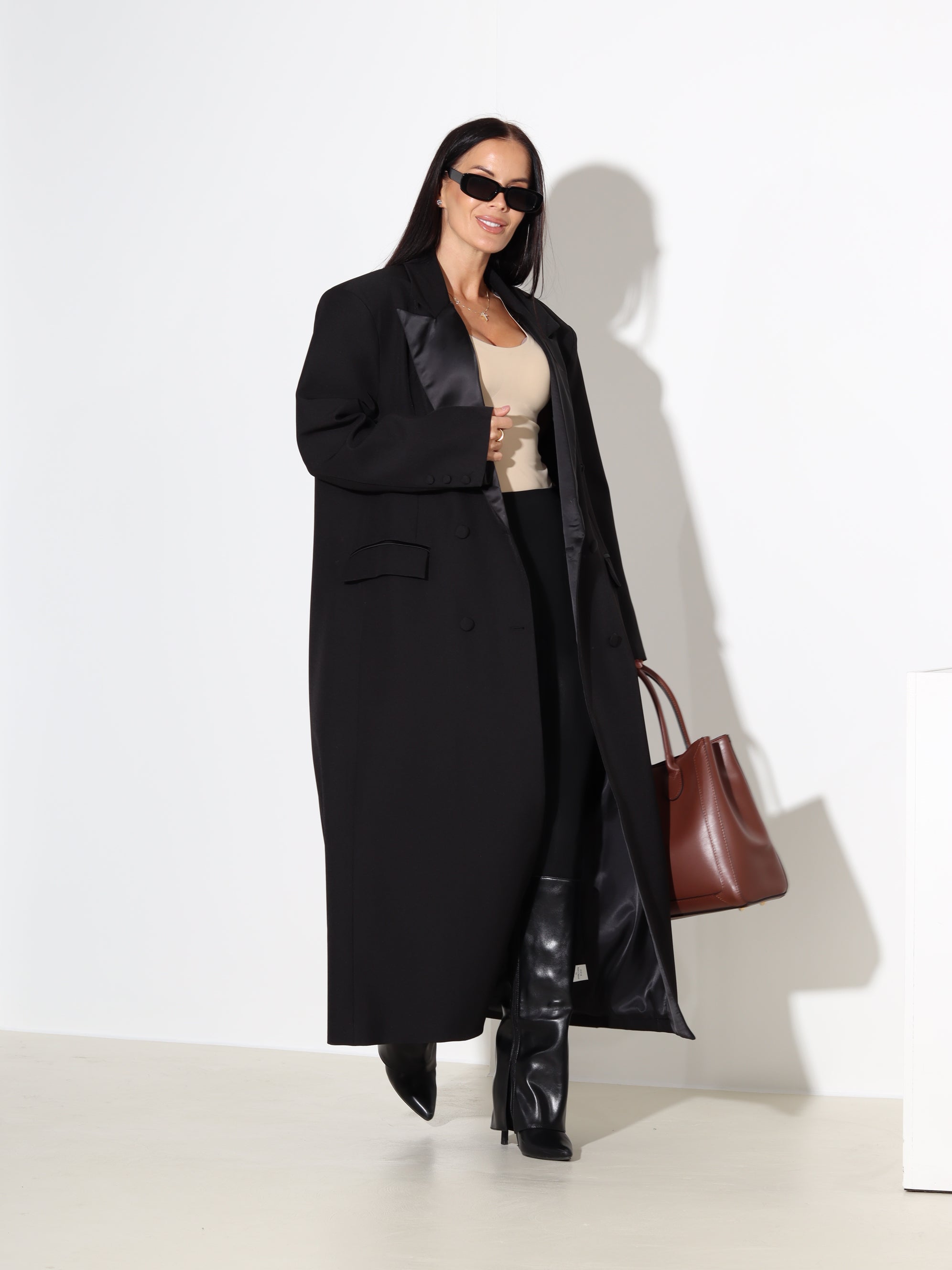 Melns, garš mētelis, klasiskā piegrieznē - 18017