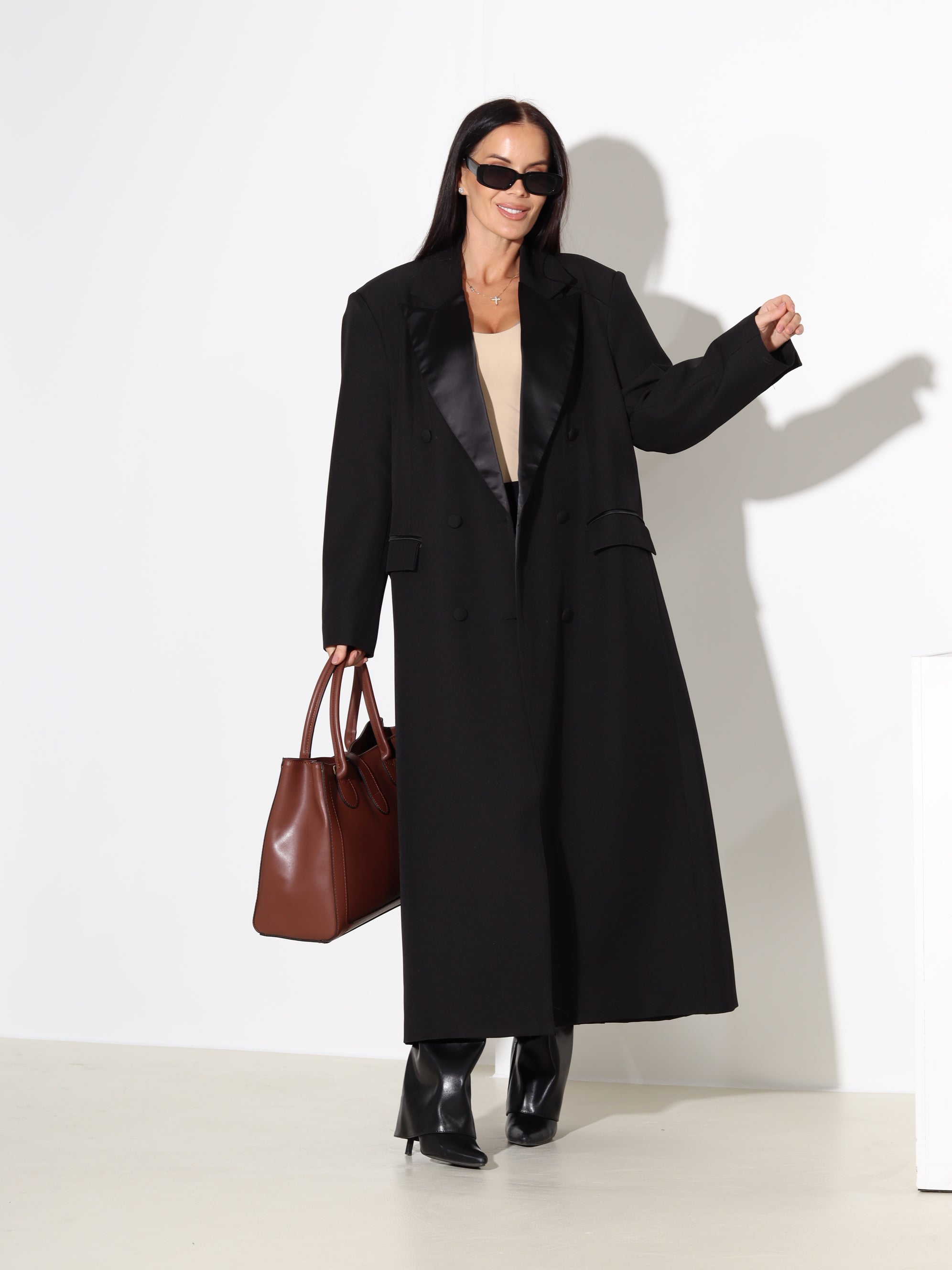 Melns, garš mētelis, klasiskā piegrieznē - 18017