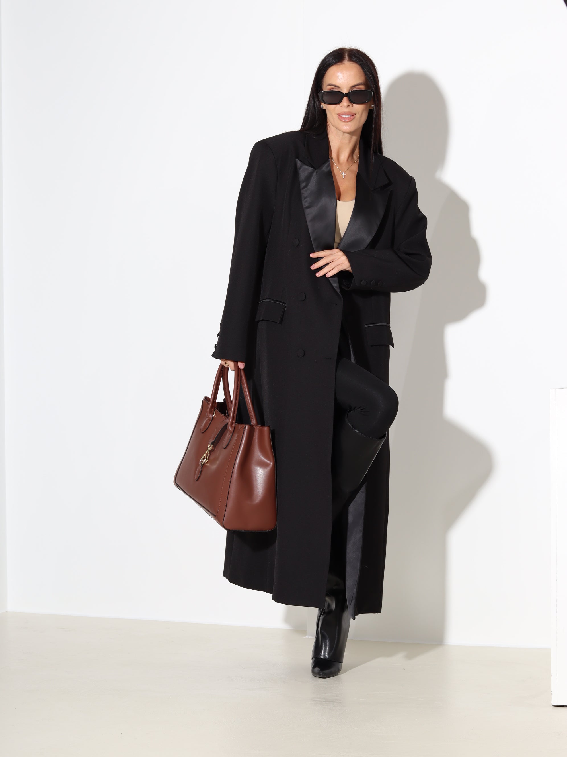 Melns, garš mētelis, klasiskā piegrieznē - 18017