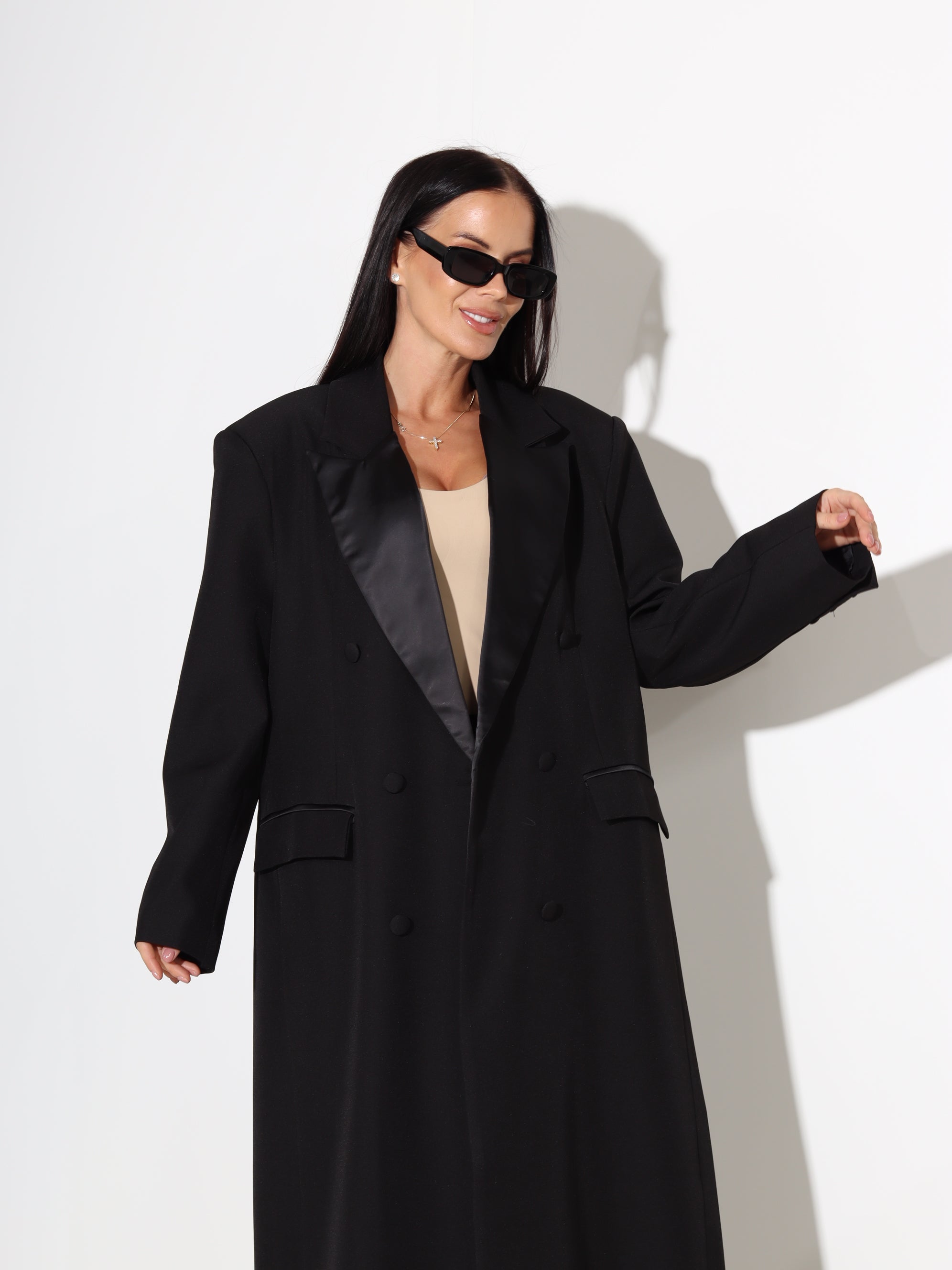 Melns, garš mētelis, klasiskā piegrieznē - 18017