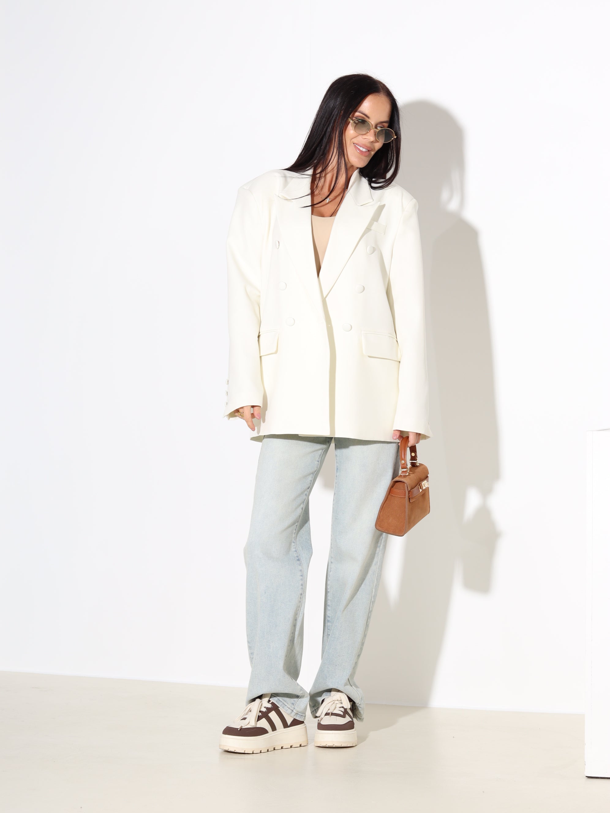 Balta klassikaline žakete ar 2rindu pogām - 18015