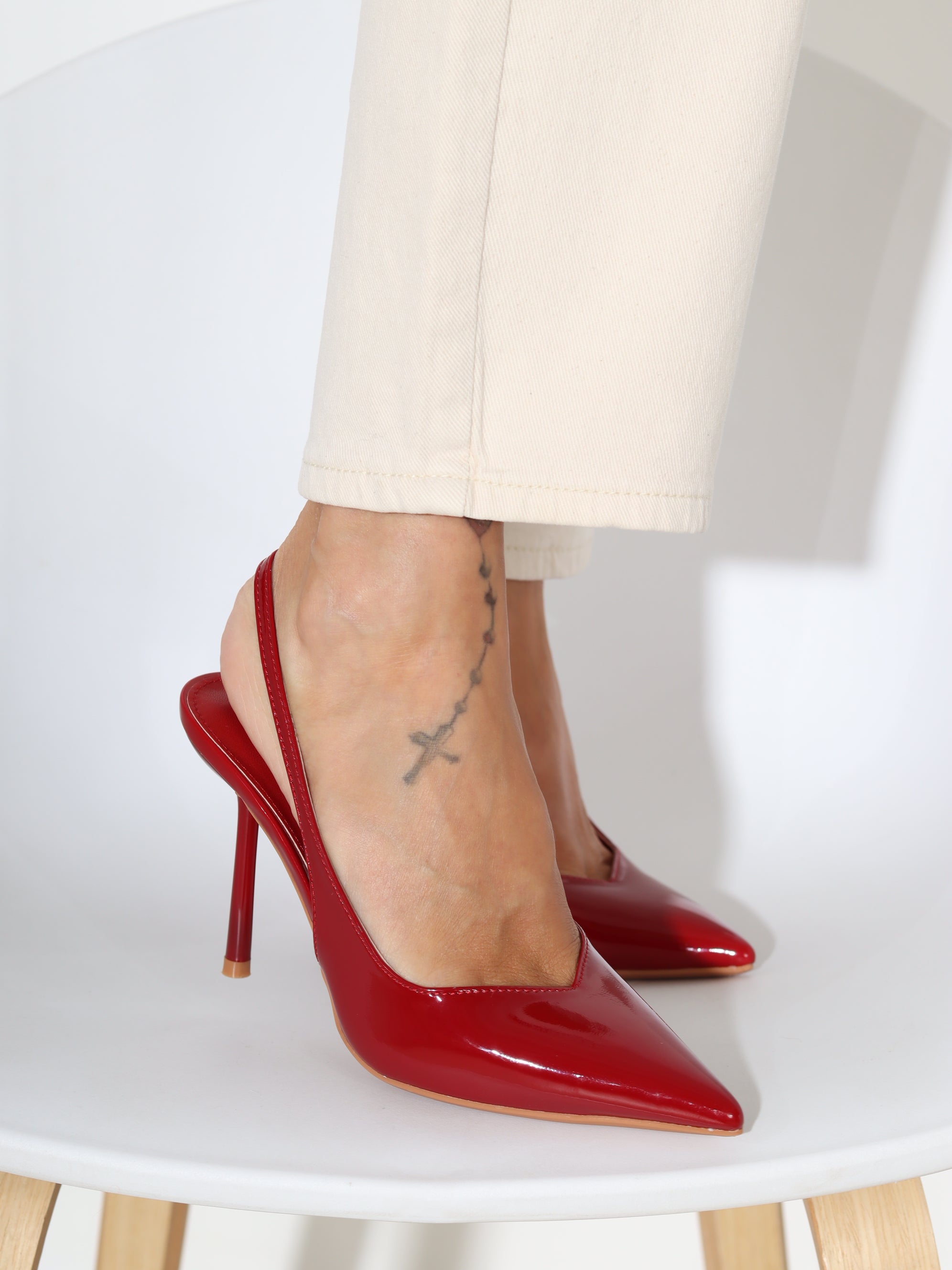 Sarkanas augstpapēža kurpes ar atsegtu papēdi - 18263