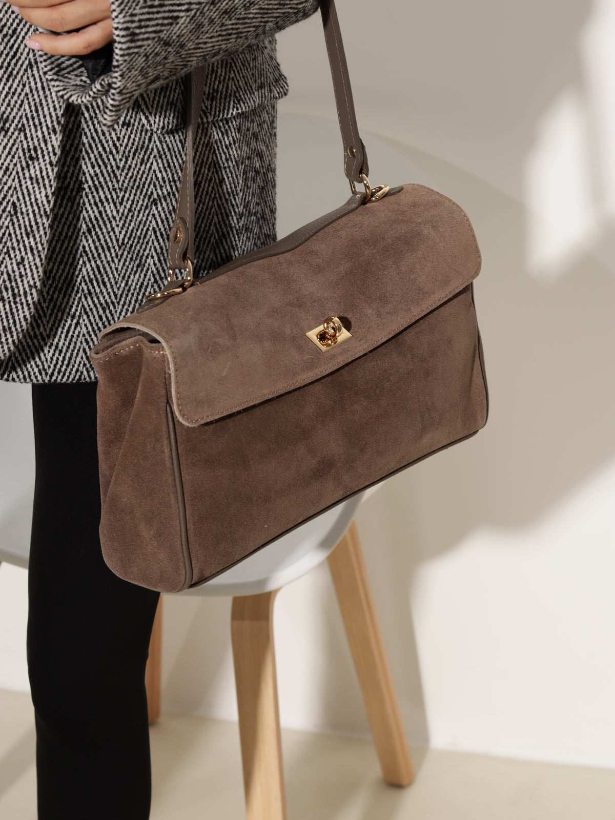 Taupe, d/zamšādas ,vintage stila soma ar atloku- 20860