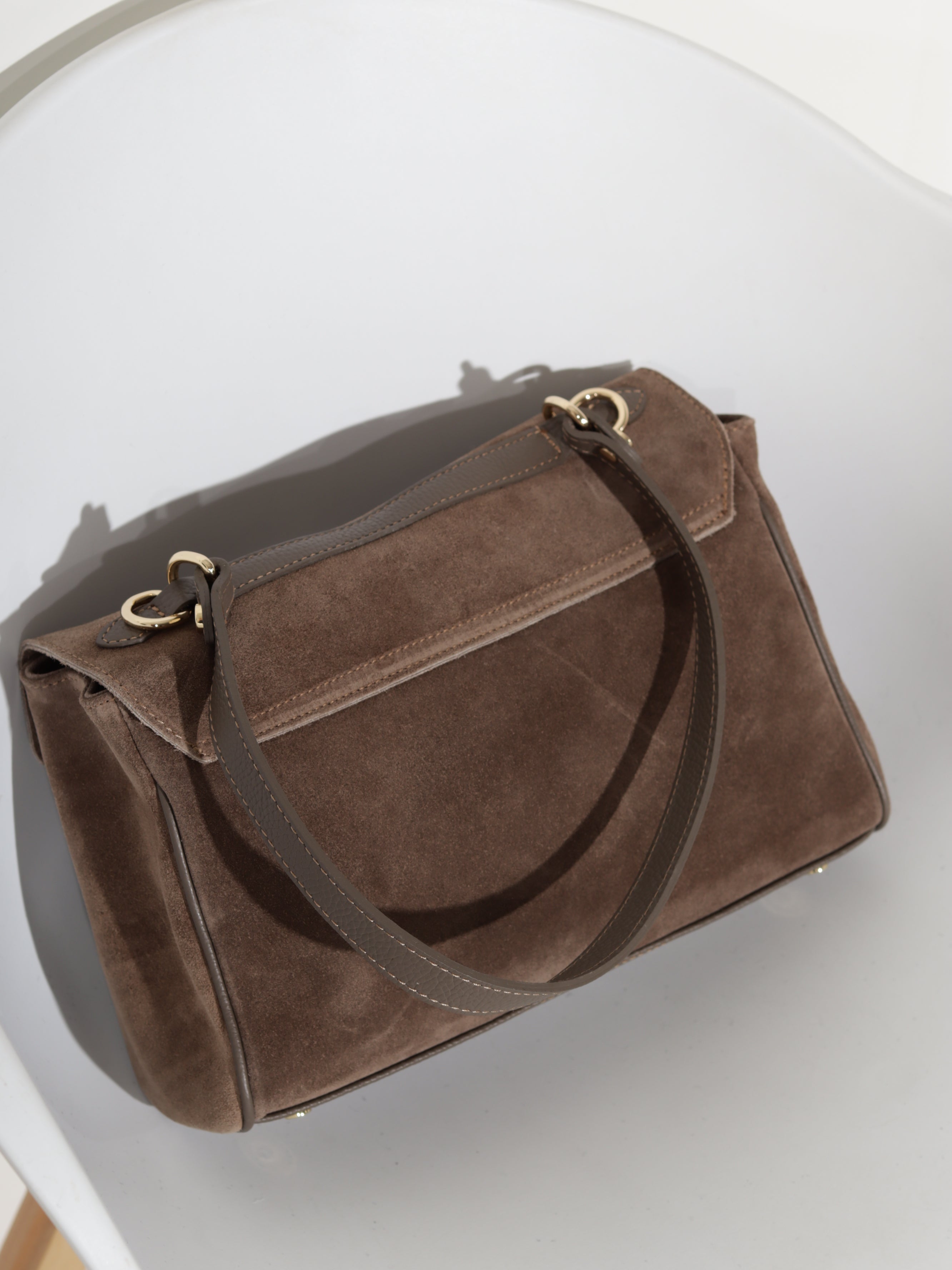 Taupe, d/zamšādas ,vintage stila soma ar atloku- 20860