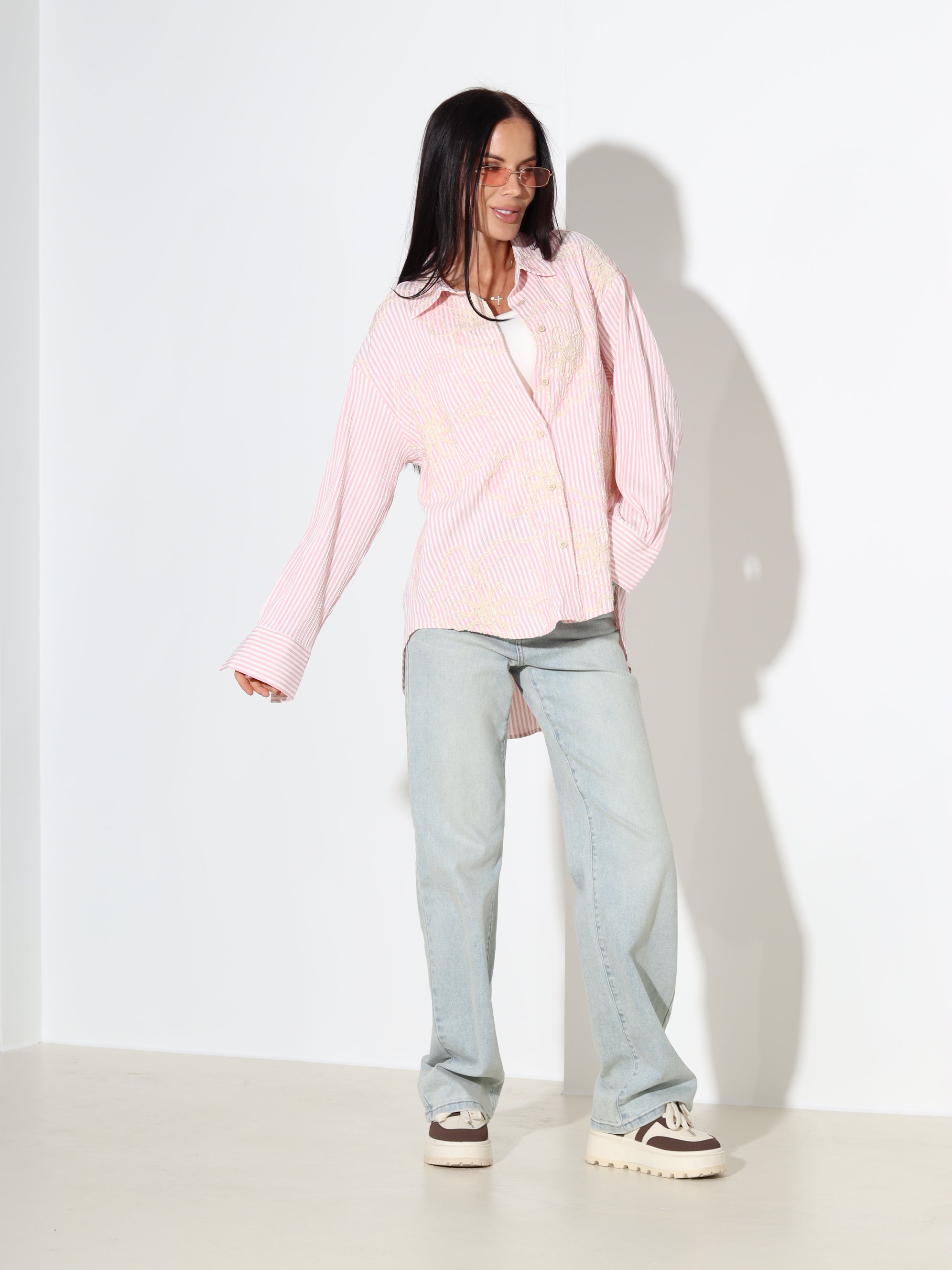 Rozā, strīpains krekls ar izšuvumu - 18032