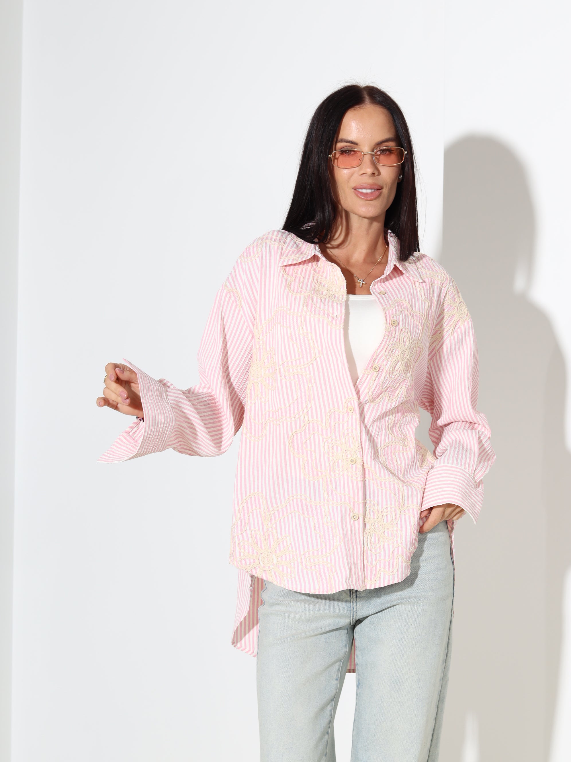 Rozā, strīpains krekls ar izšuvumu - 18032