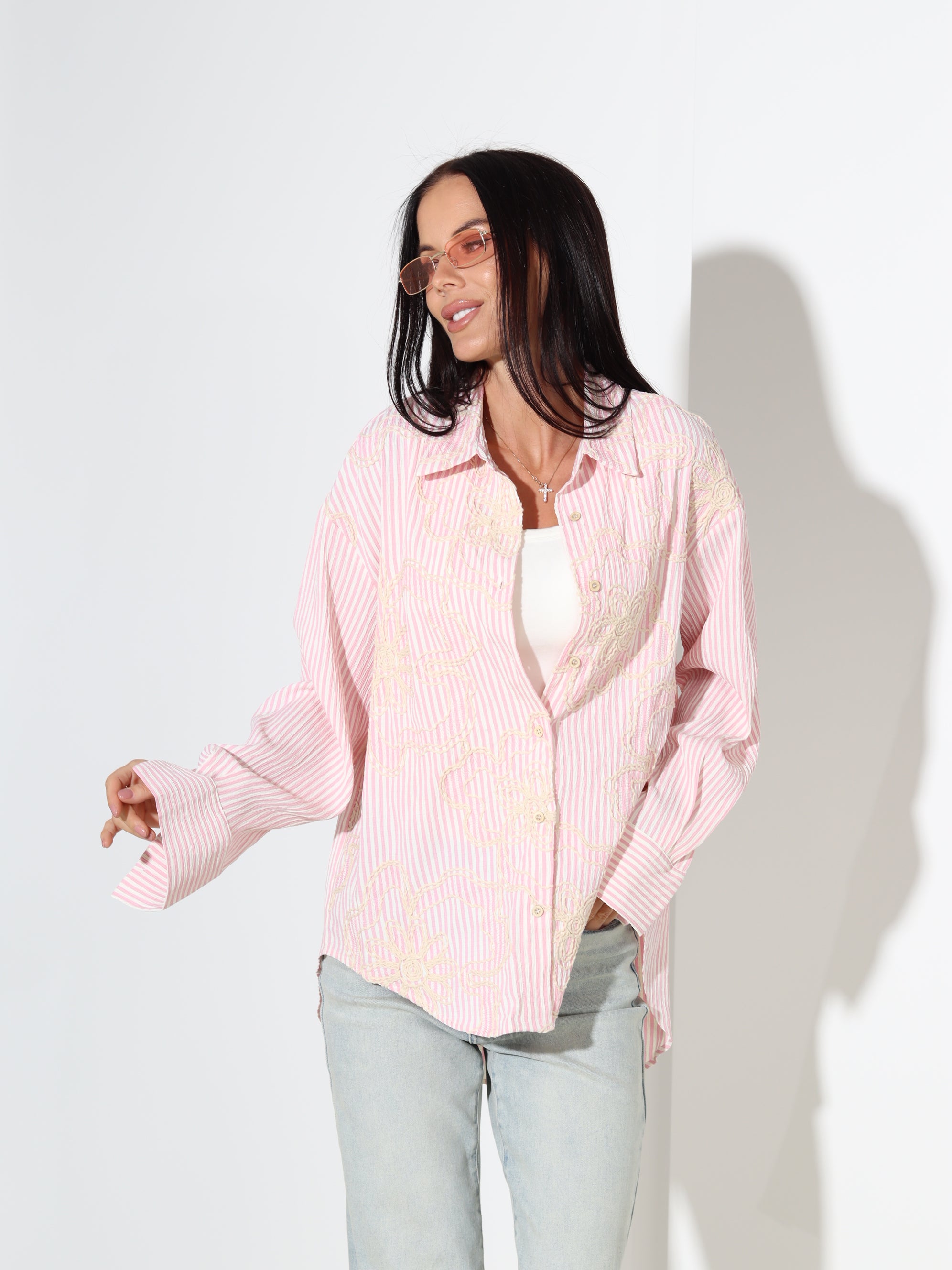 Rozā, strīpains krekls ar izšuvumu - 18032