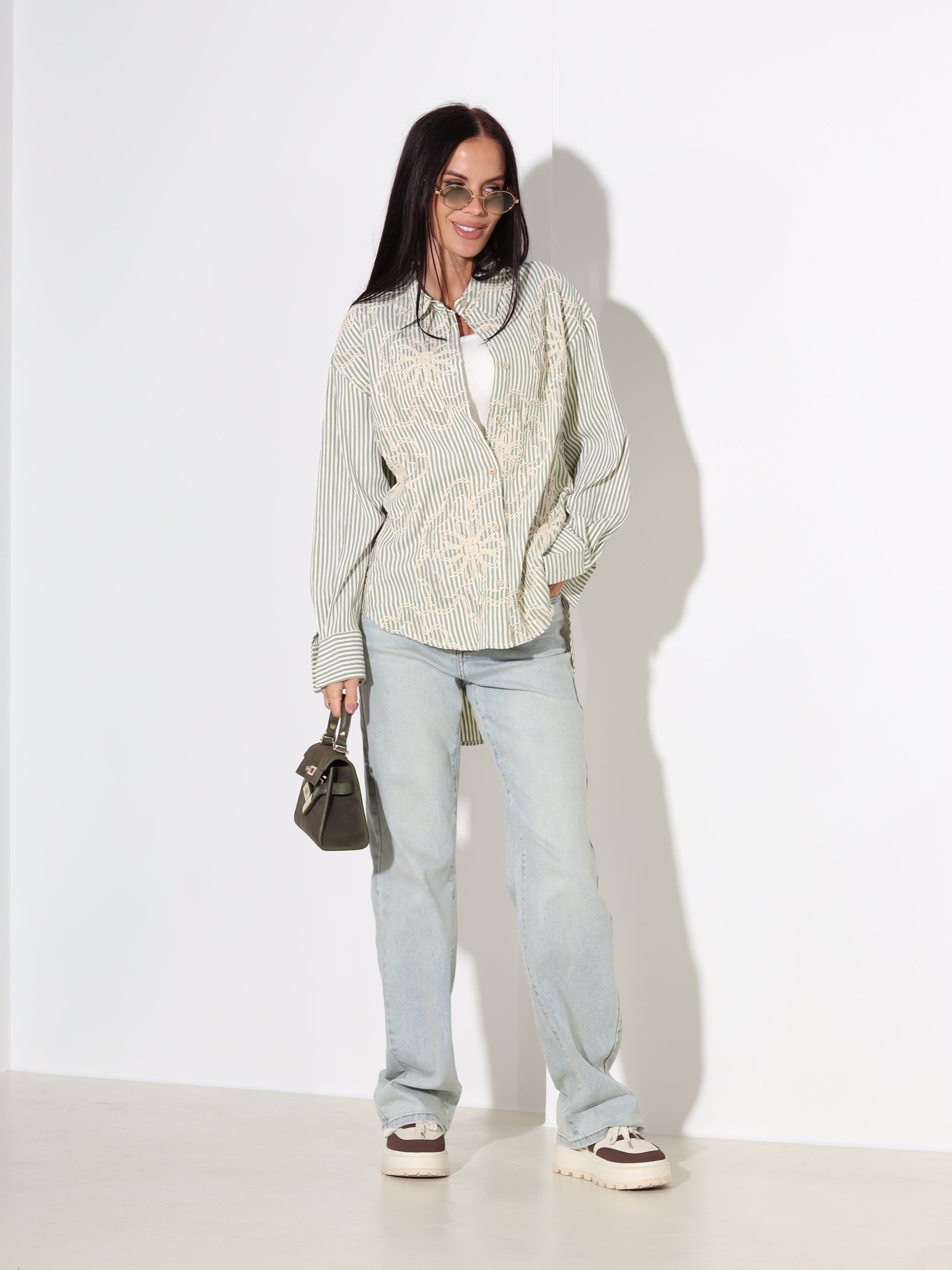 Zaļš, strīpains krekls ar izšuvumu - 18030. a