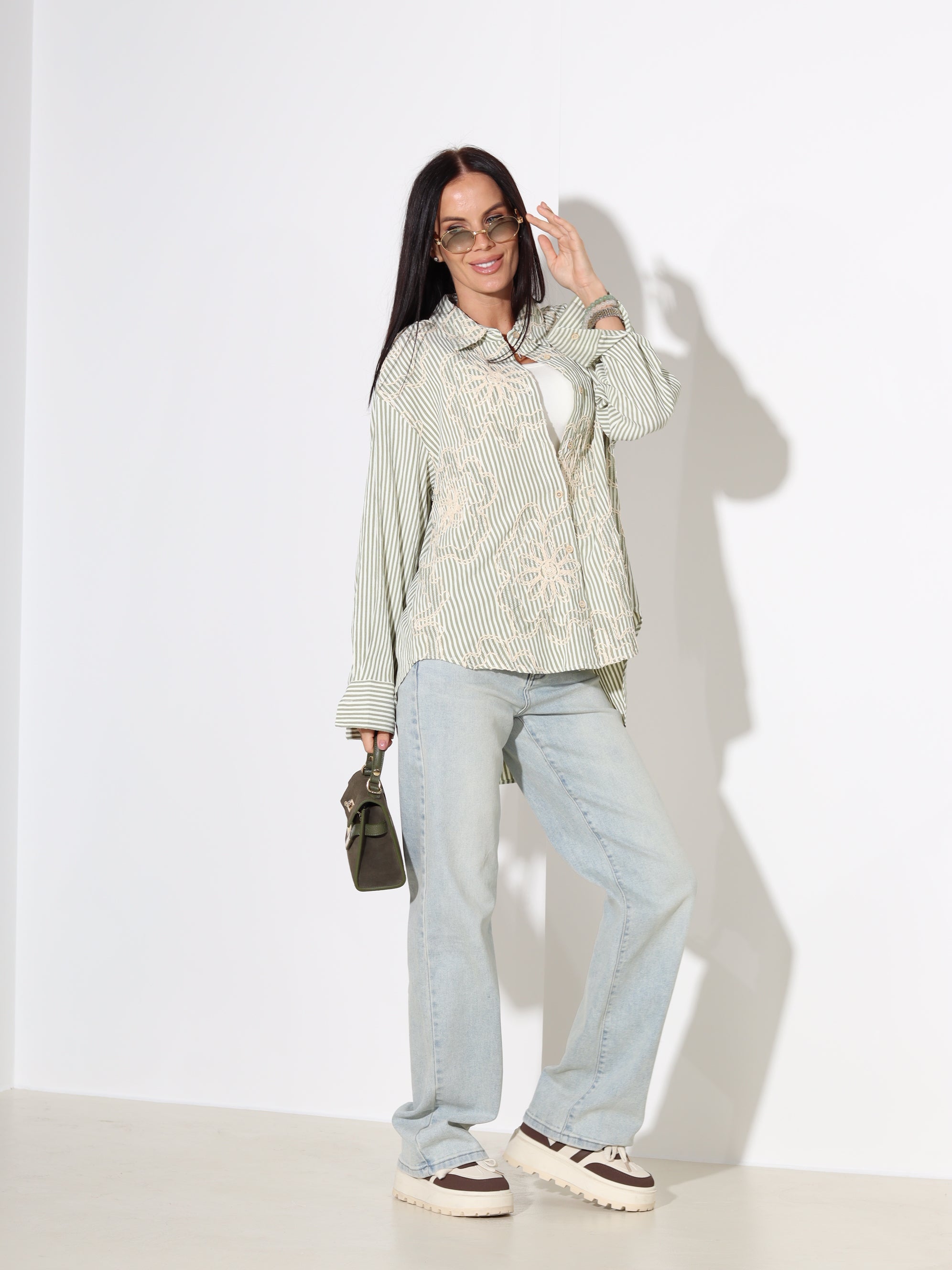 Zaļš, strīpains krekls ar izšuvumu - 18030. a