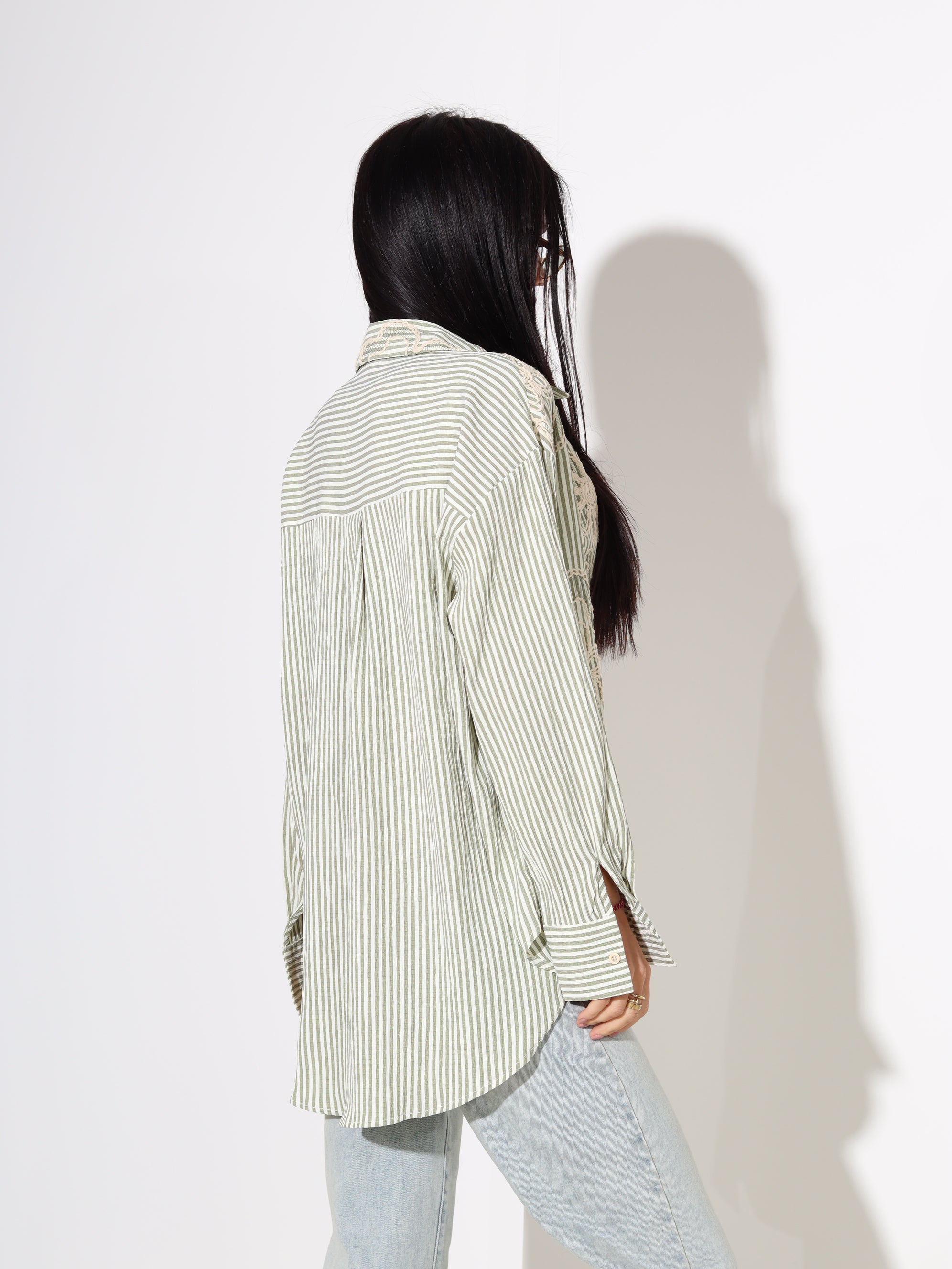 Zaļš, strīpains krekls ar izšuvumu - 18030. a
