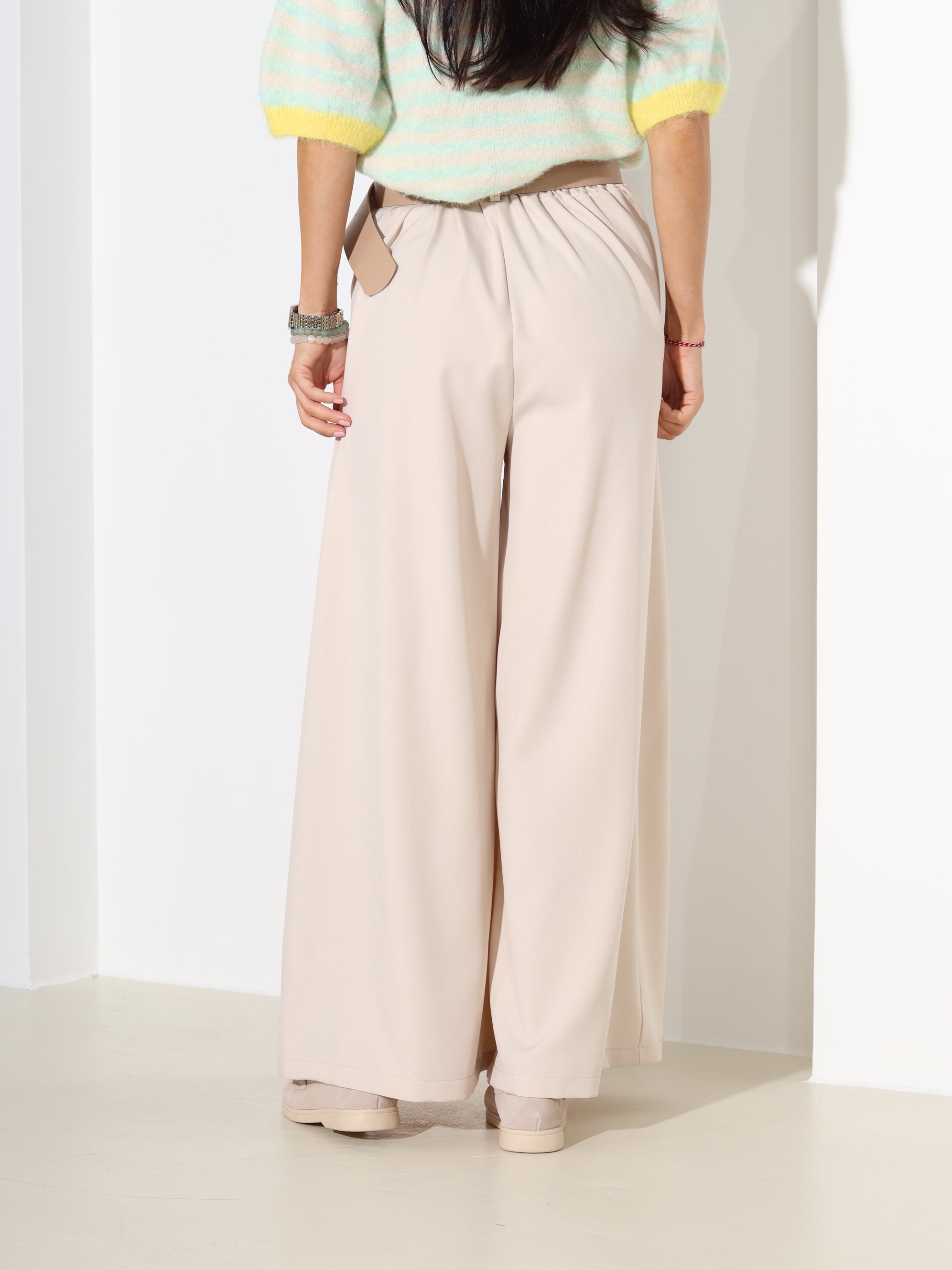 Bēšas klassikalised püksid pruuniu platu jostu – 18291