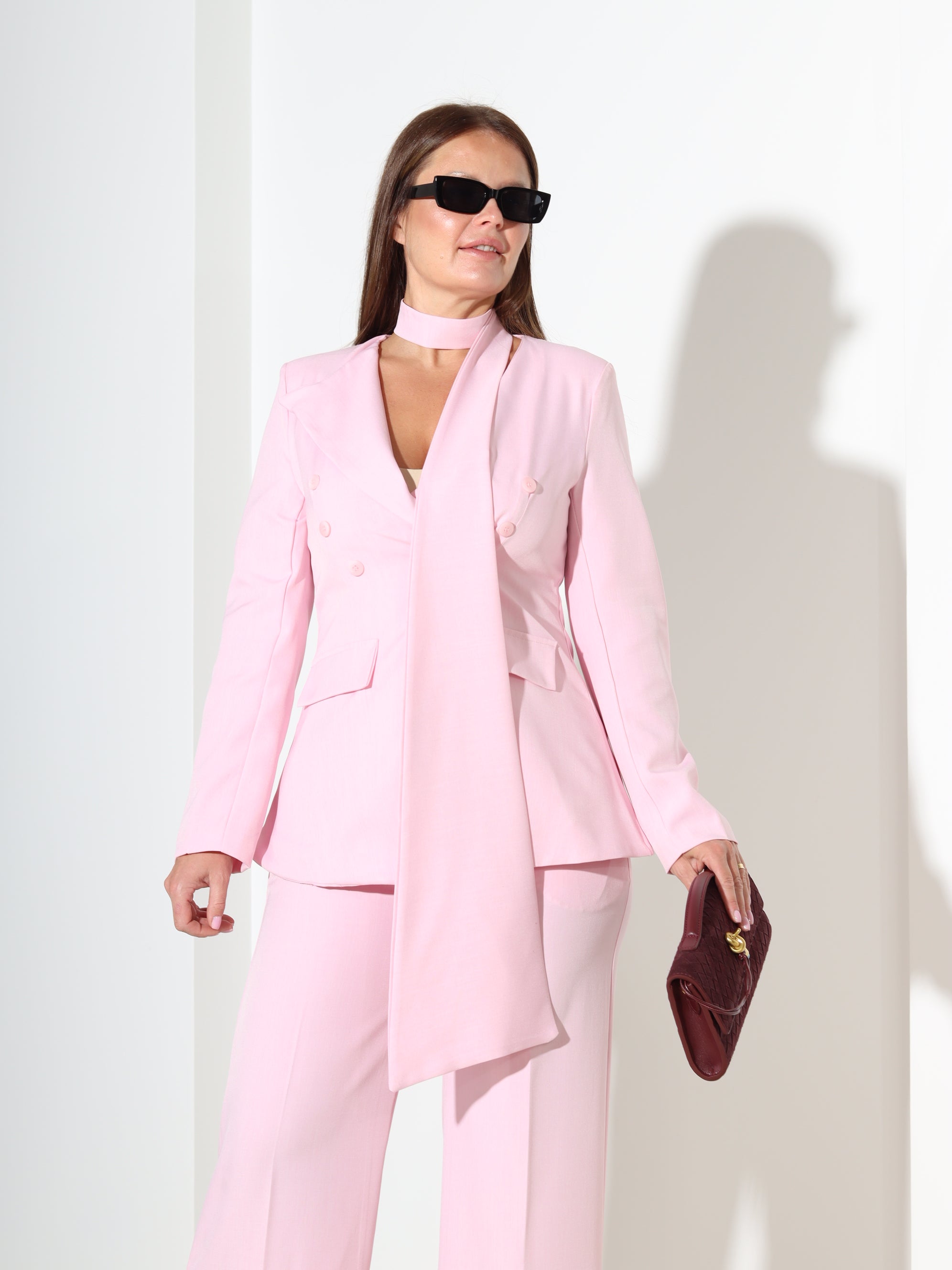 Rozā klassikaline komplekt ar pikendatud kaklasaiti – 18283