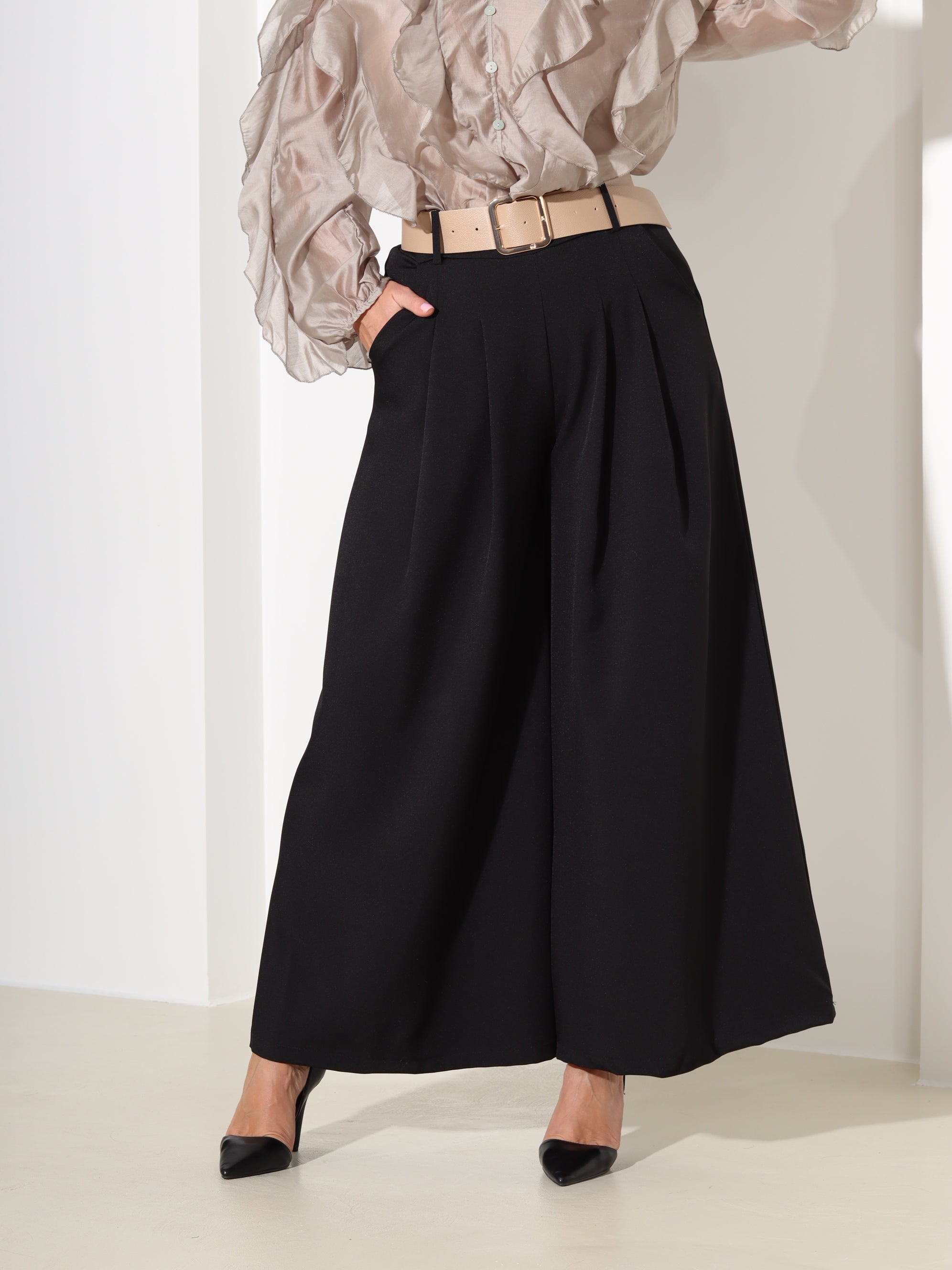 Melnas klassikalised püksid pruuniu platu jostu - 18289