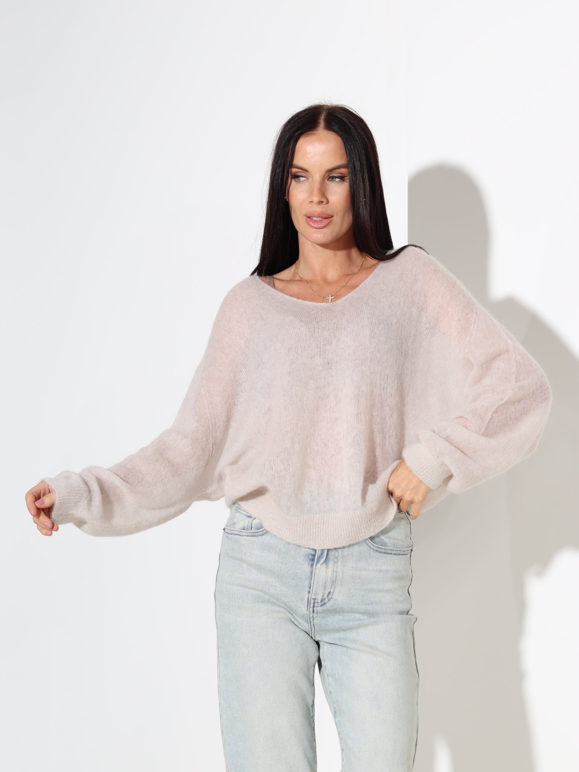 Bēšs, plāns alpakas/vilnas džemperis ar "V" veida dekoltē - 18055