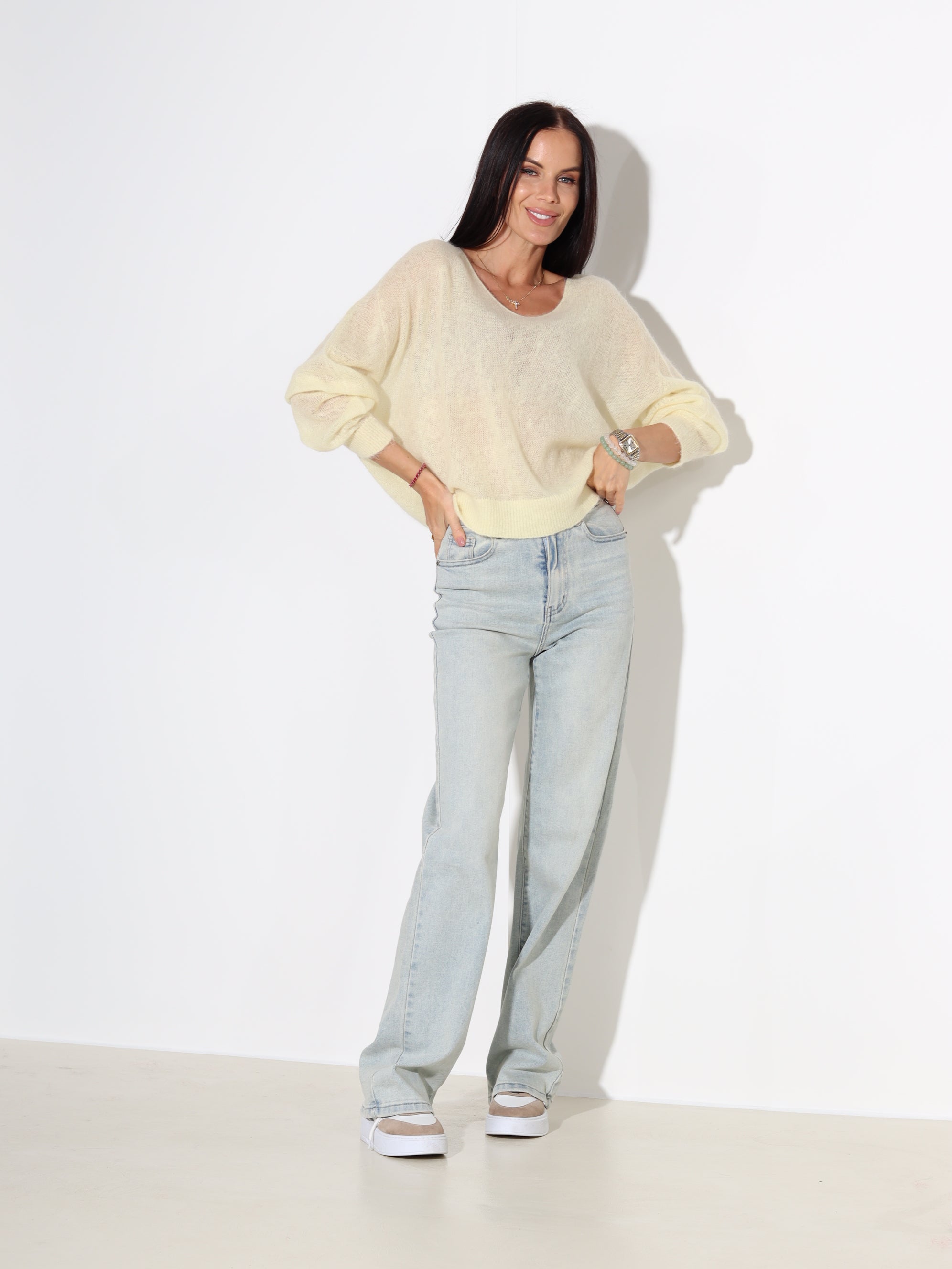 Dzeltens, plāns alpakas/vilnas džemperis ar "V" veida dekoltē - 18060