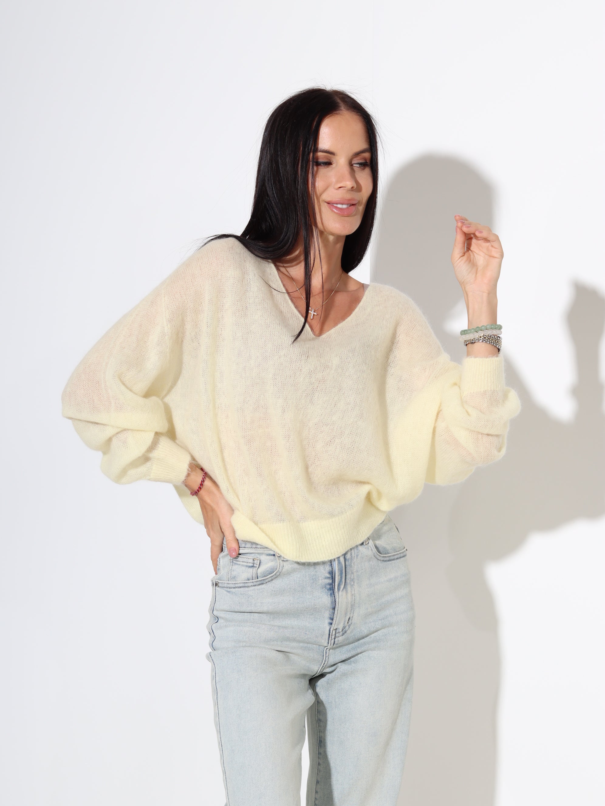 Dzeltens, plāns alpakas/vilnas džemperis ar "V" veida dekoltē - 18060