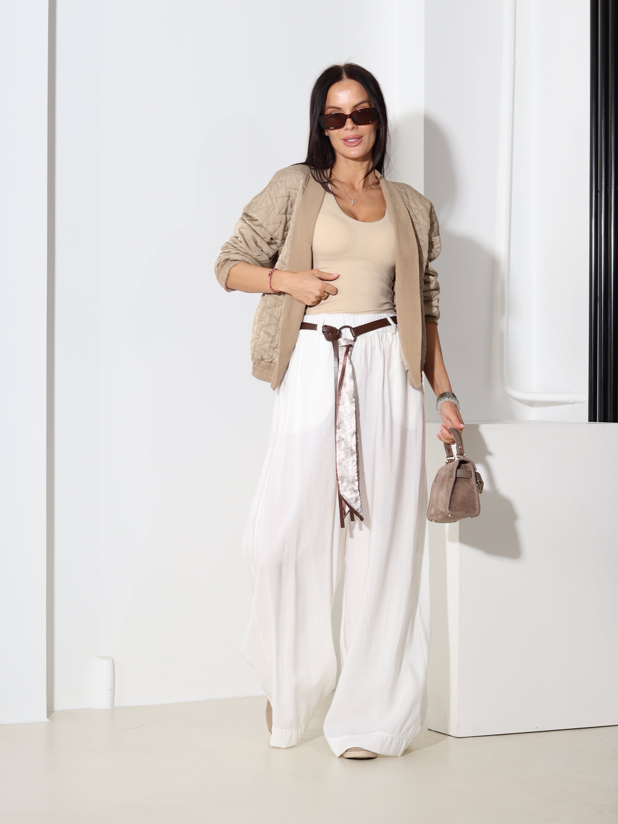 Baltas klasiskas bikses ar stilizētu jostu - 18555