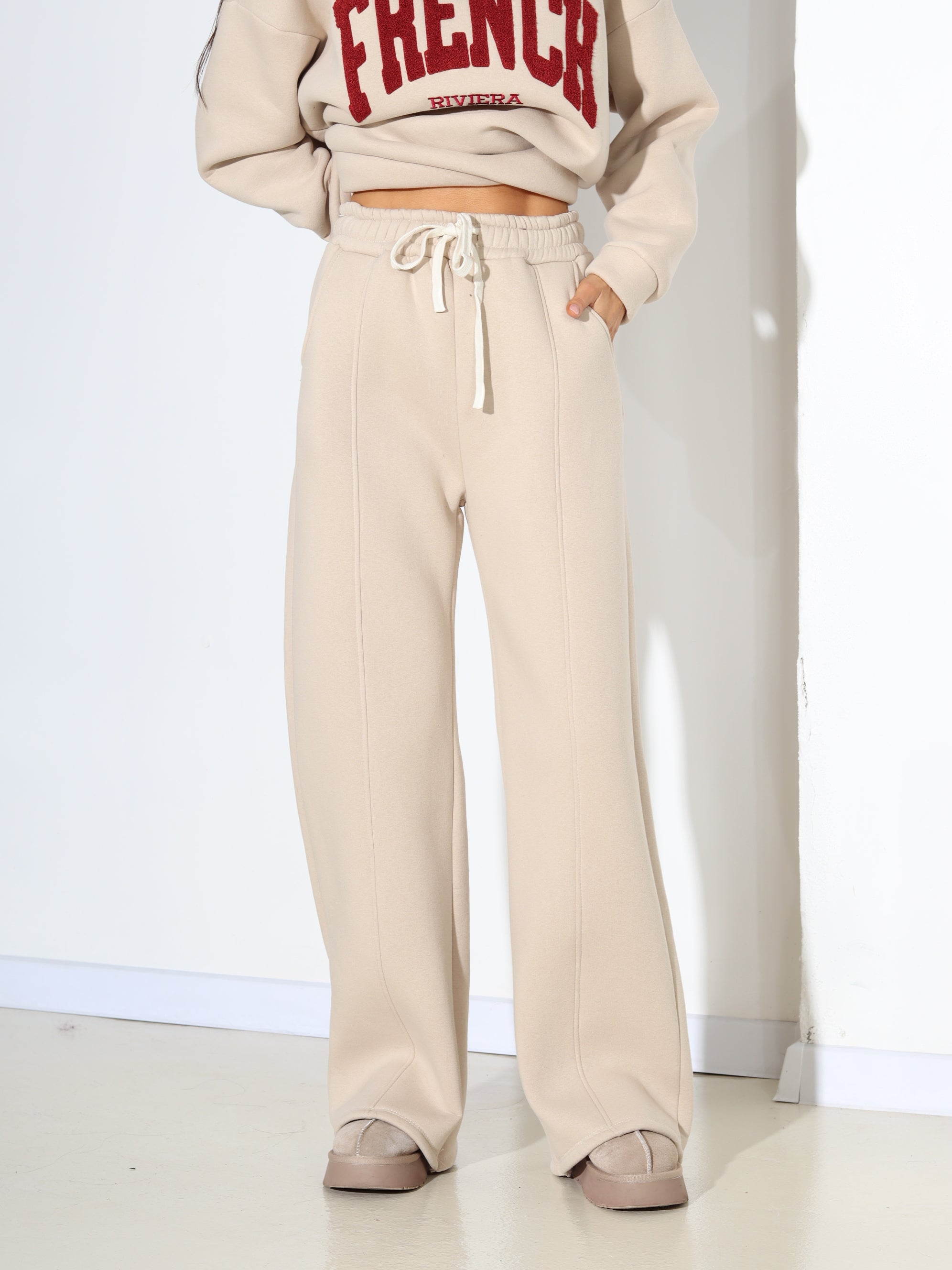 Bēšas siltinātas sportiska stila bikses - 17839