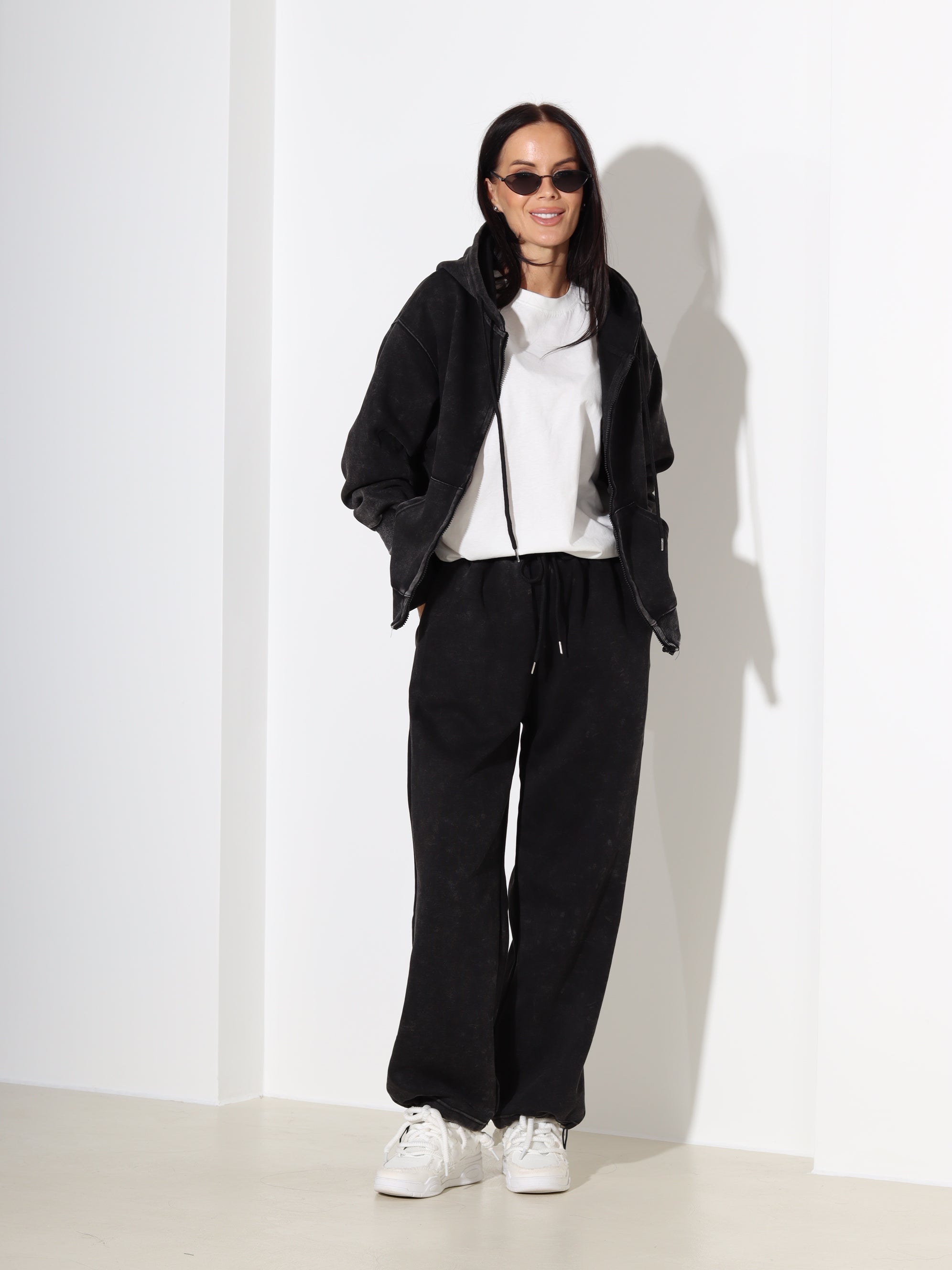 Melnas batikotas efekta bikses - 18355