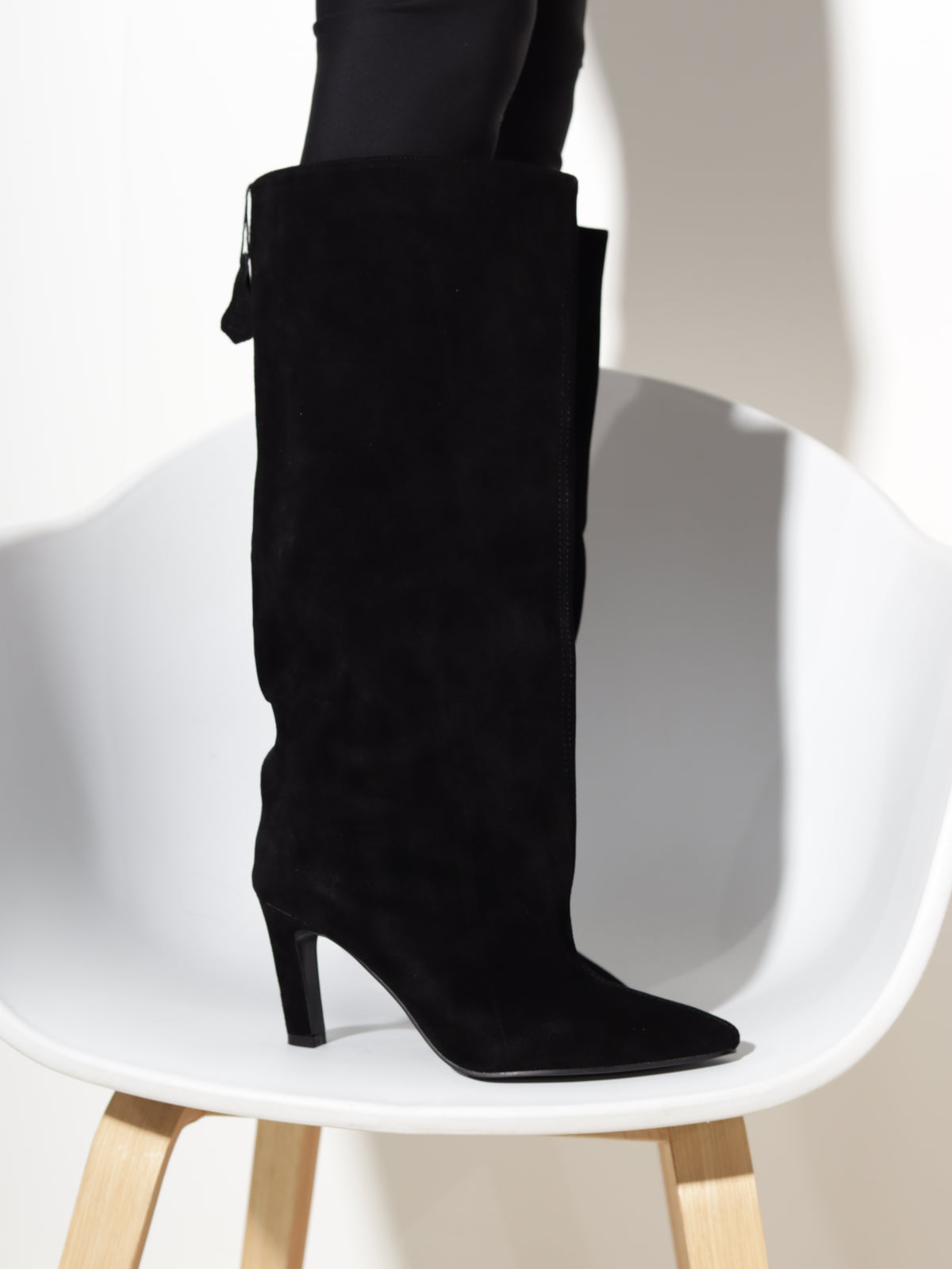 Melni zamšādas zābaki "Luxe Suede Pointed "- 20954