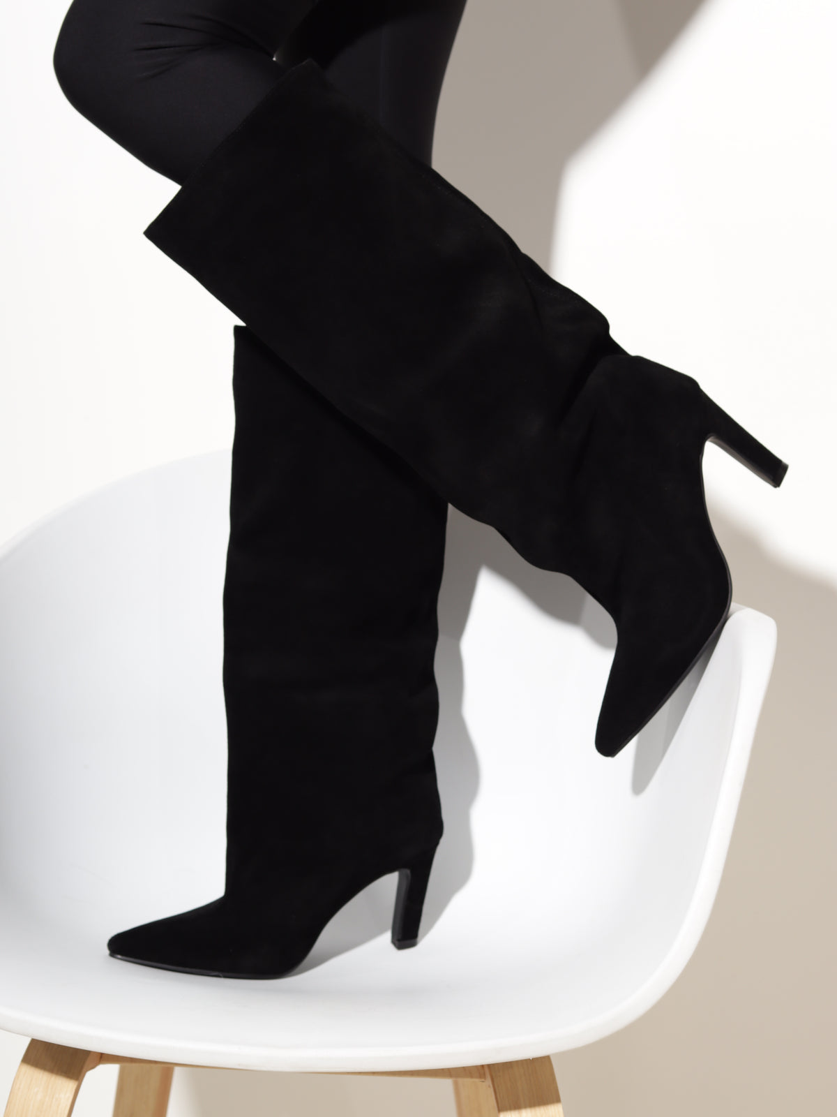 Melni zamšādas zābaki "Luxe Suede Pointed "- 20954