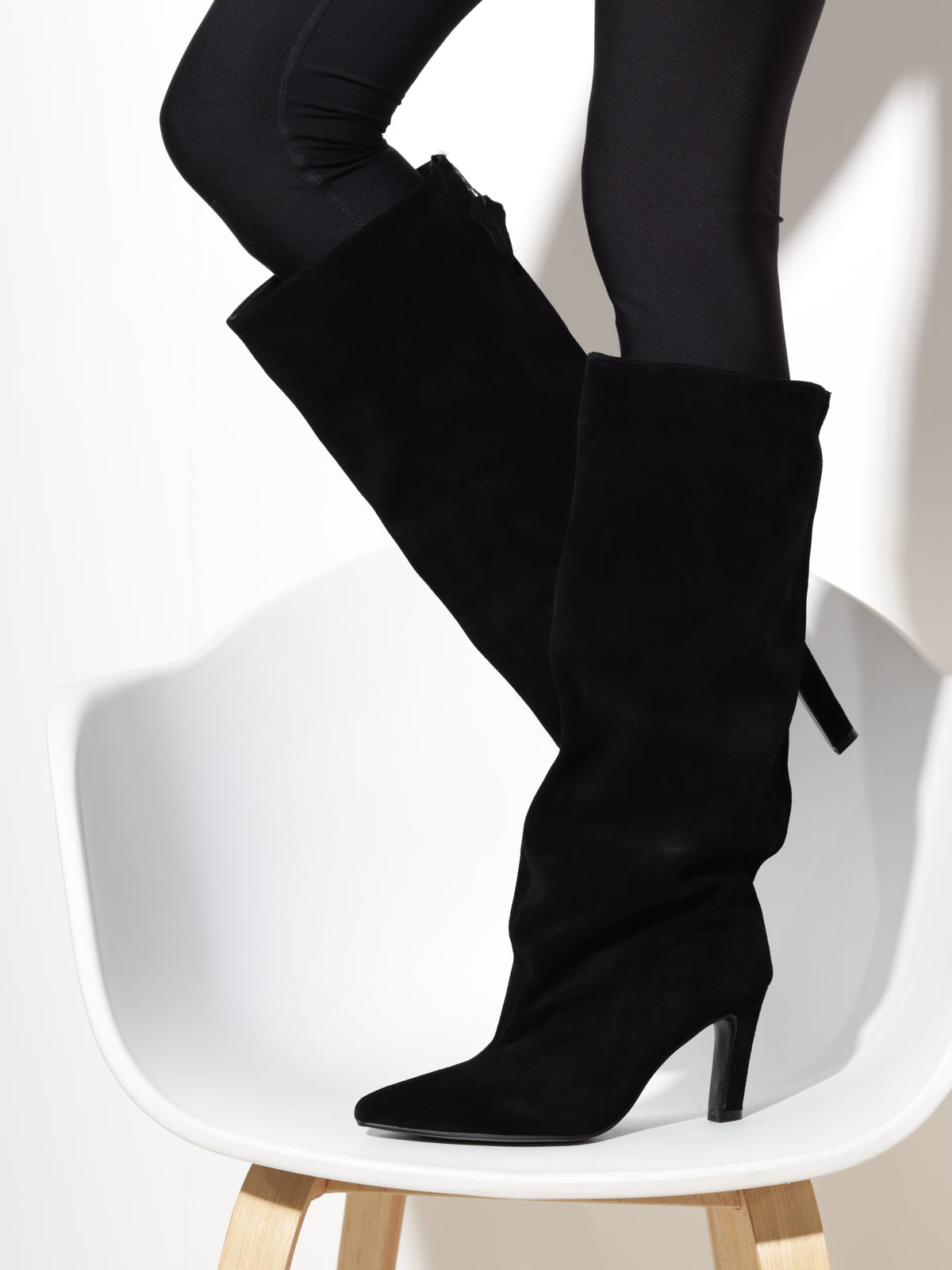 Melni zamšādas zābaki "Luxe Suede Pointed "- 20954