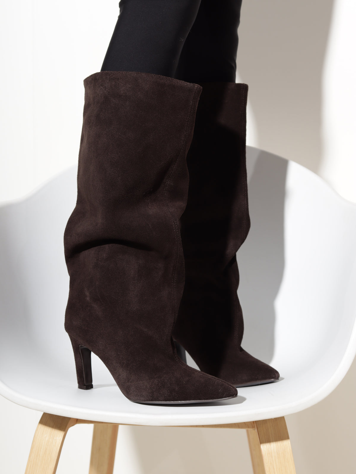 Brūni zamšādas zābaki "Luxe Suede Pointed "- 20953