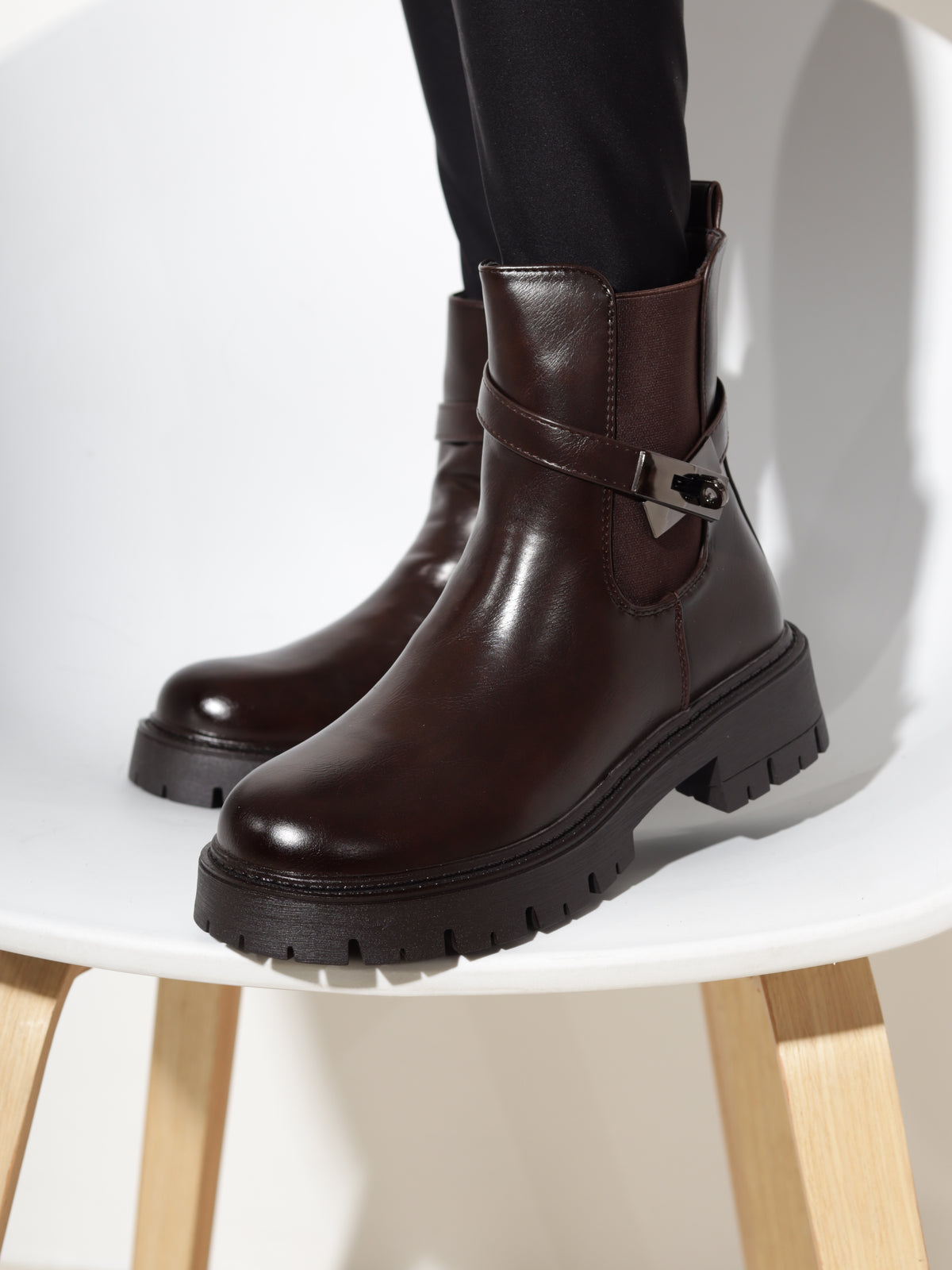 Brūni īsie zābaki "Chunky buckle"- 20950