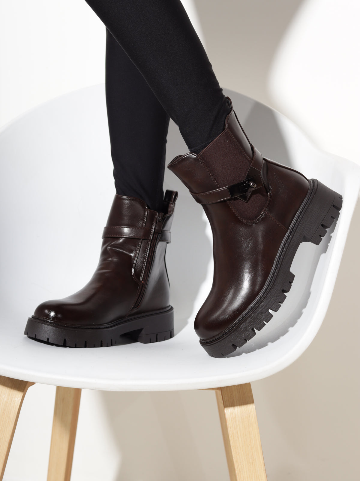 Brūni īsie zābaki "Chunky buckle"- 20950