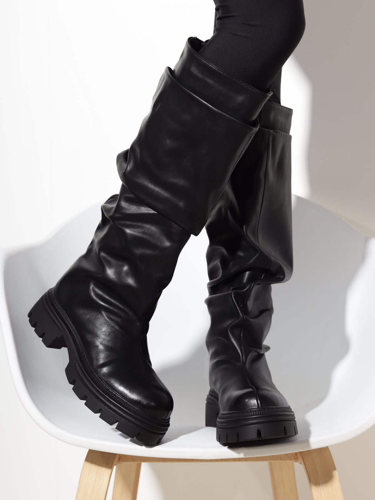 Melni zābaki "Slouchy Fold-Over"- 20951