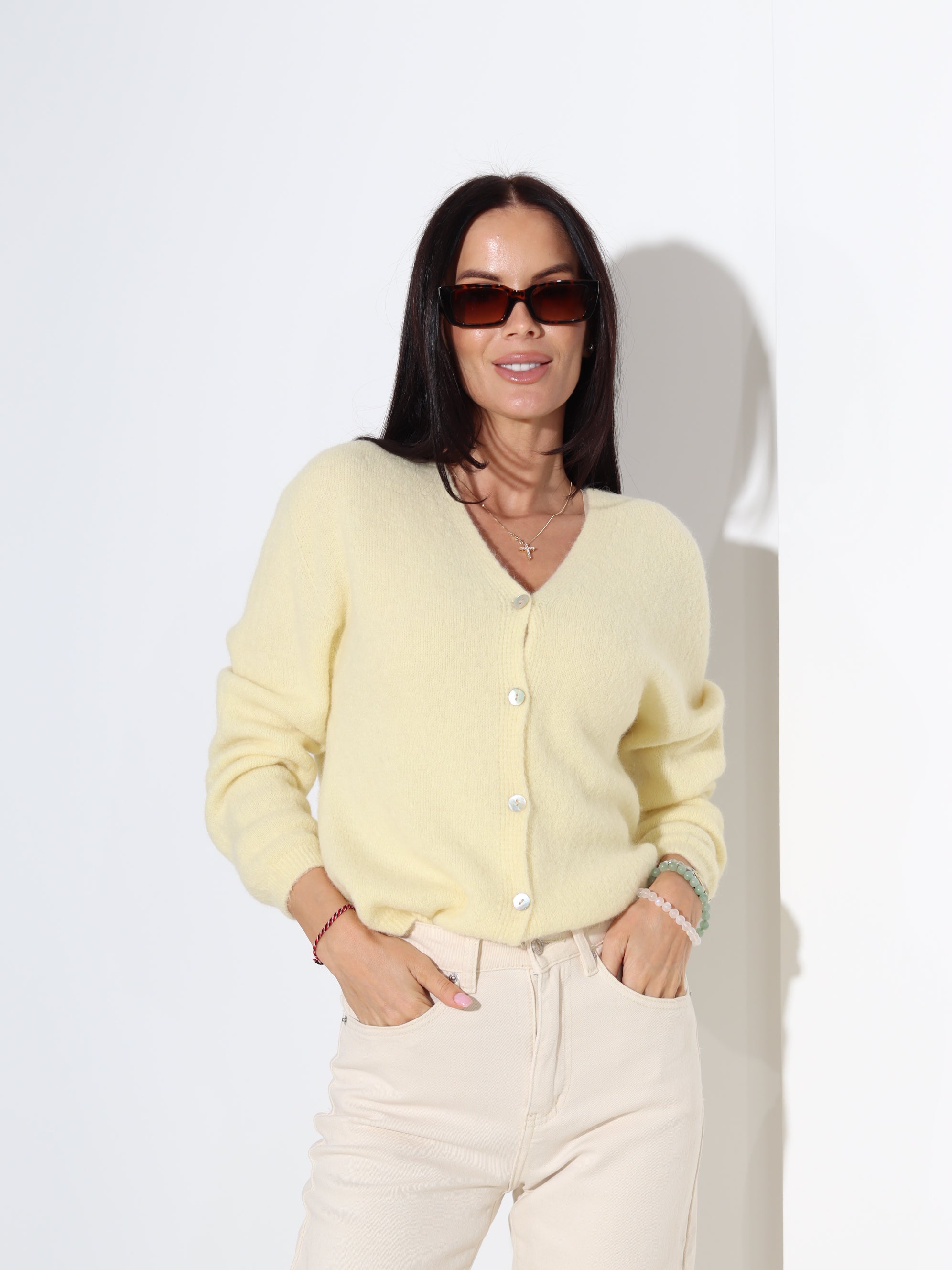 Dzeltens alpakas jaka ar "V" veida dekoltē - 18328