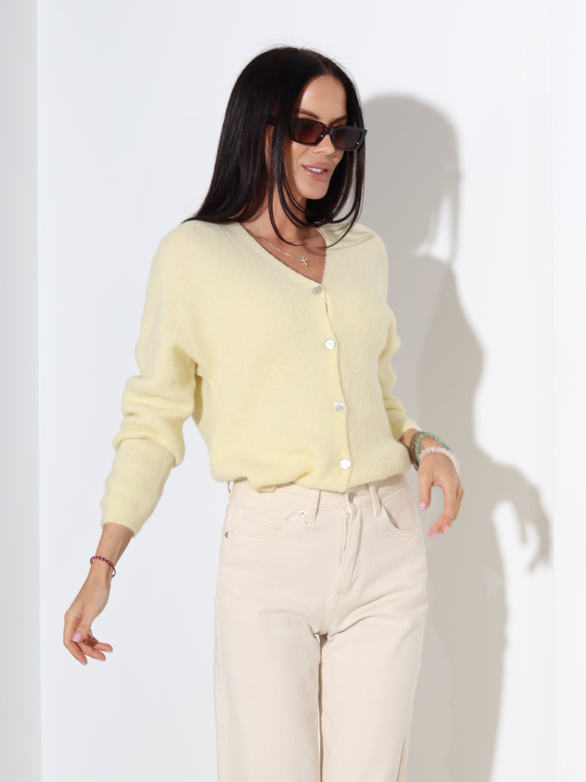 Dzeltens alpakas jaka ar "V" veida dekoltē - 18328