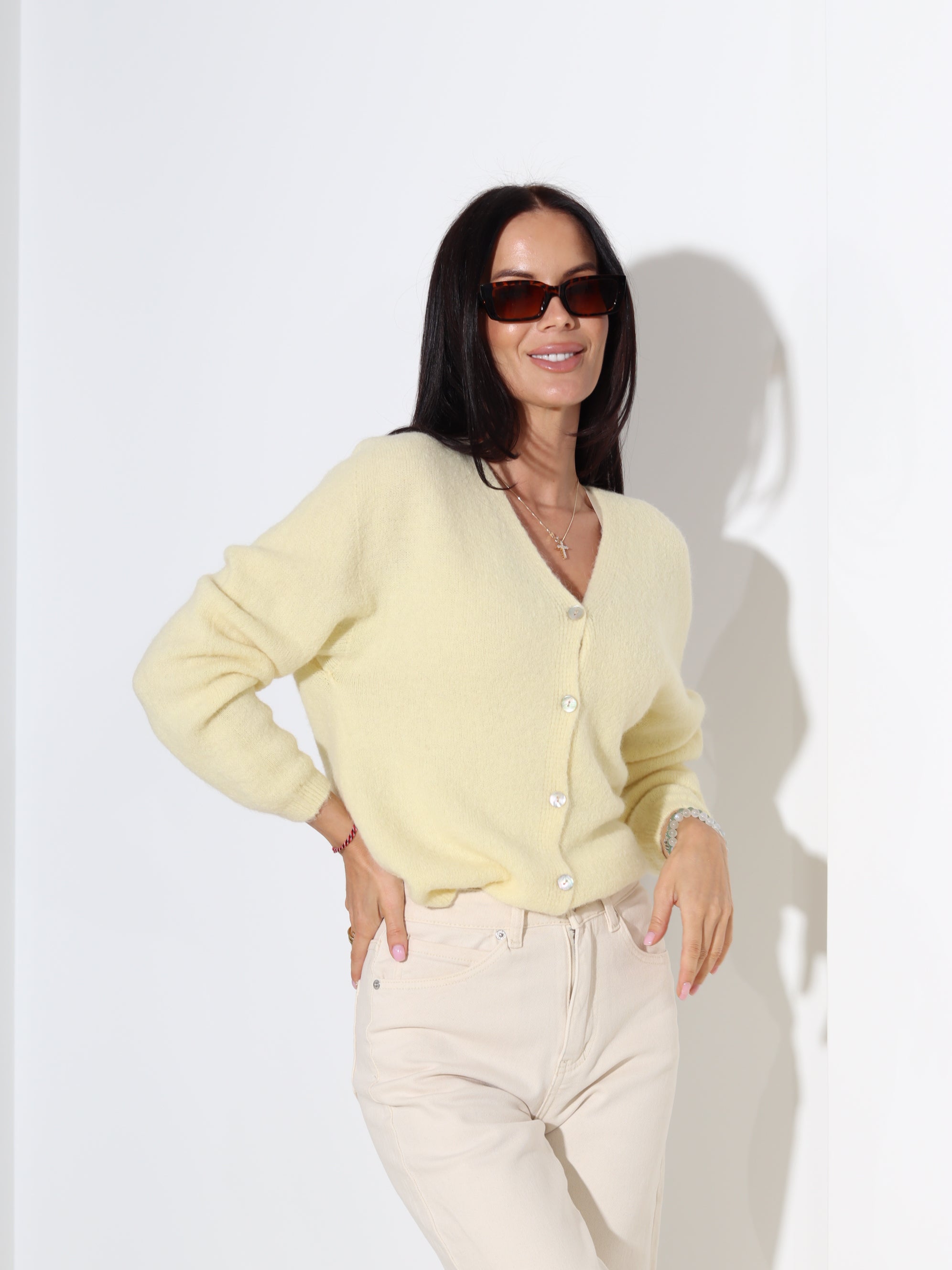 Dzeltens alpakas jaka ar "V" veida dekoltē - 18328