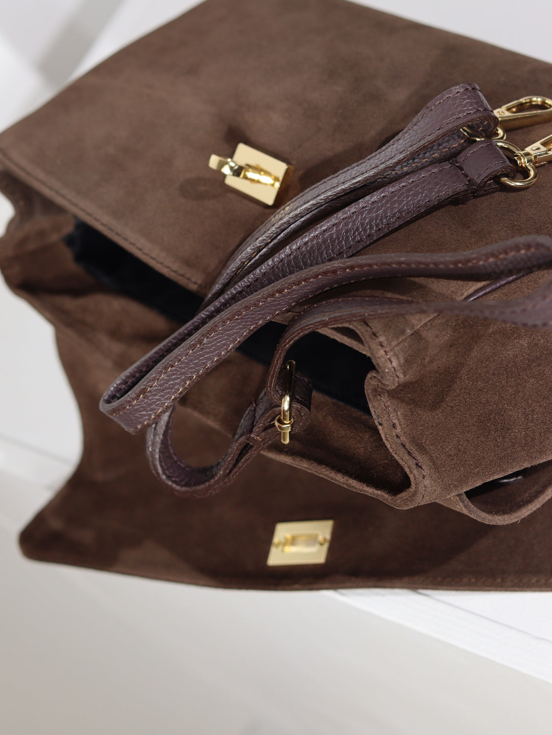 Tumši brūna, zamšādas, taisnstūra formas soma - 15063