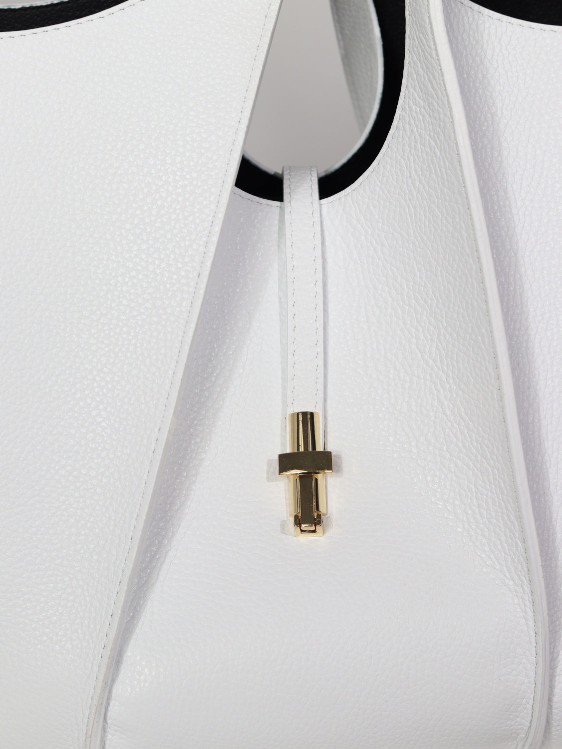 Balta, liela, d/ā soma ar iešuvēm - 15079