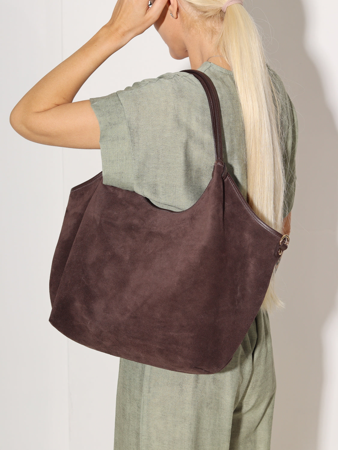 Tumši brūna mīkstas zamšādas lielā soma - 15059