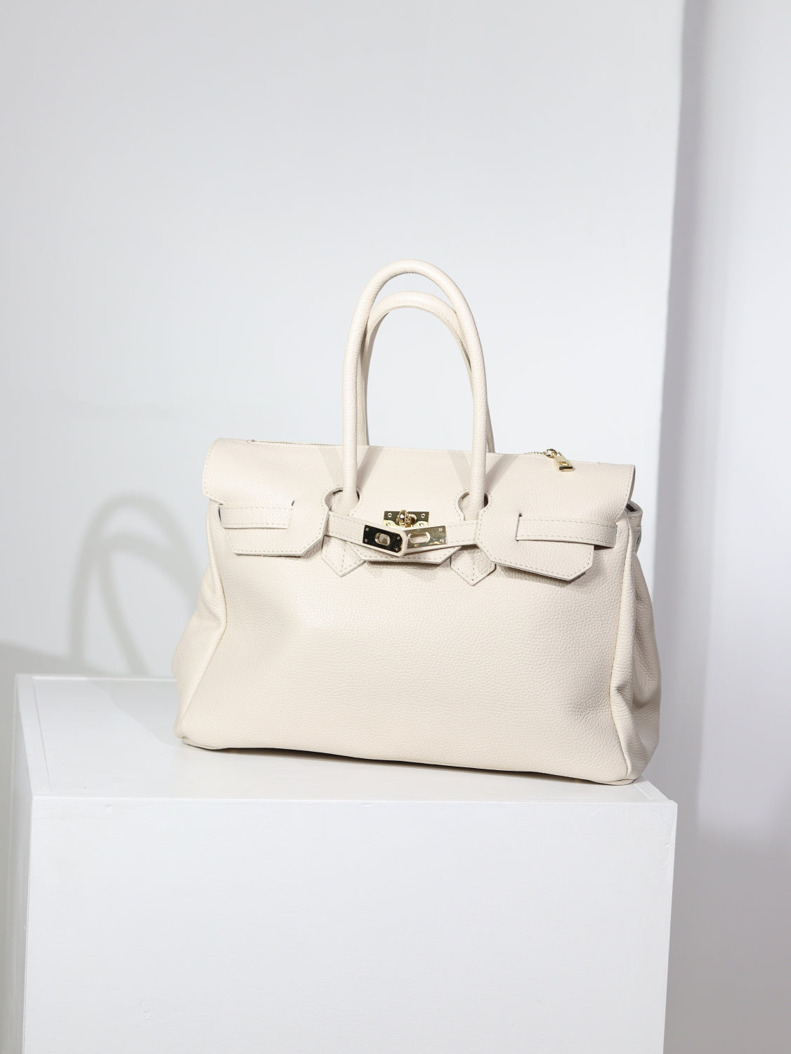 Bēša d/ā soma ar dekoratīvu rāvējslēdzēju augšpusē - 15073