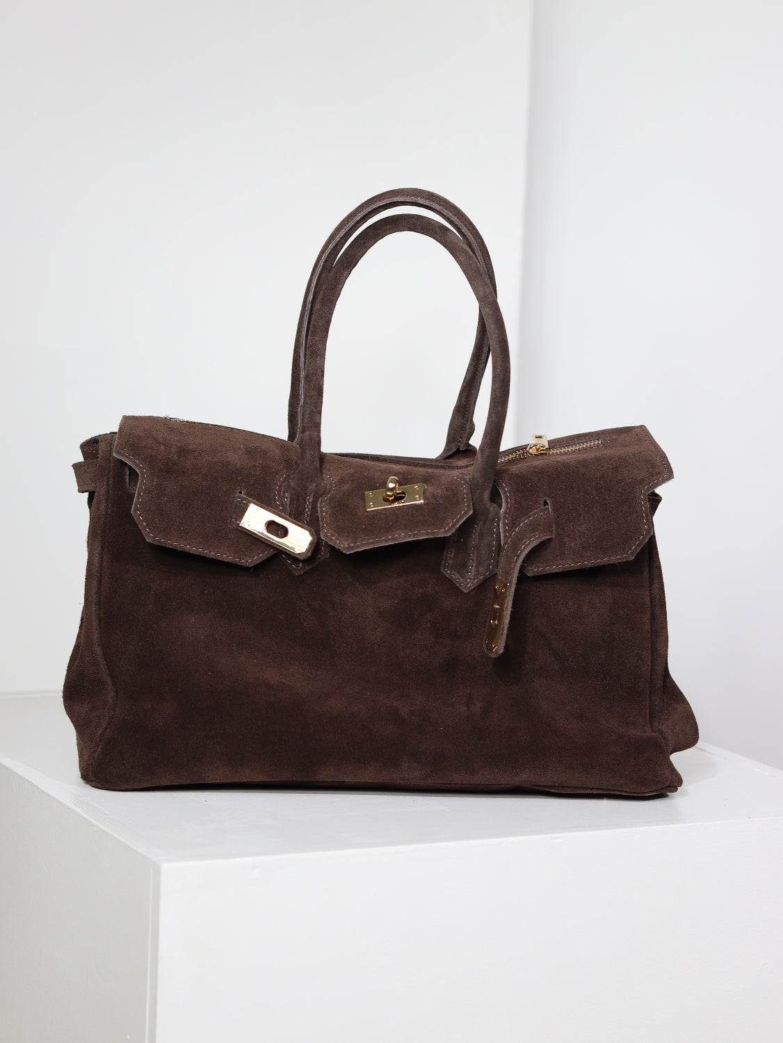 Tumši brūna zamšādas soma ar dekoratīvu rāvējslēdzēju augšpusē - 15062