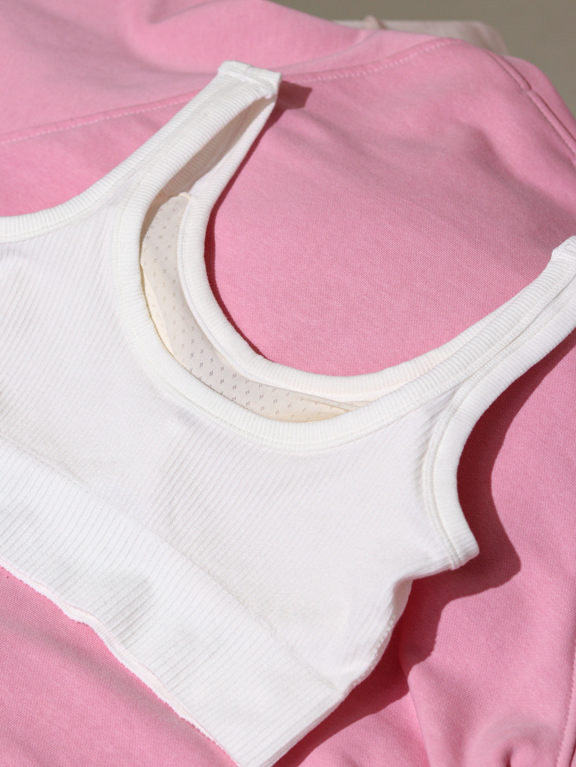 Balts, mīksts sporta krūšturis - 14535