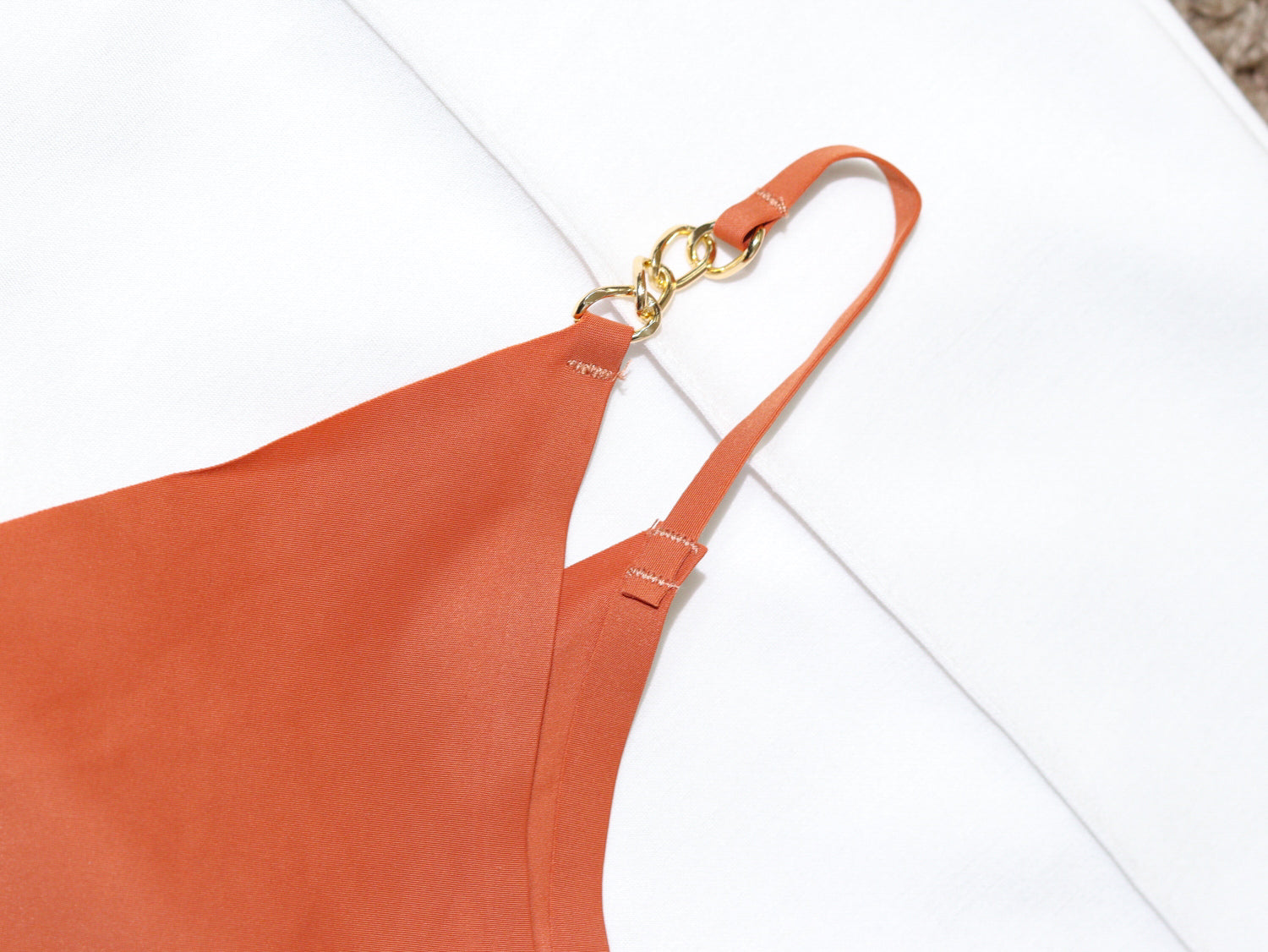 Tumši oranži "String" biksītes ar zelta dekoru - 14528