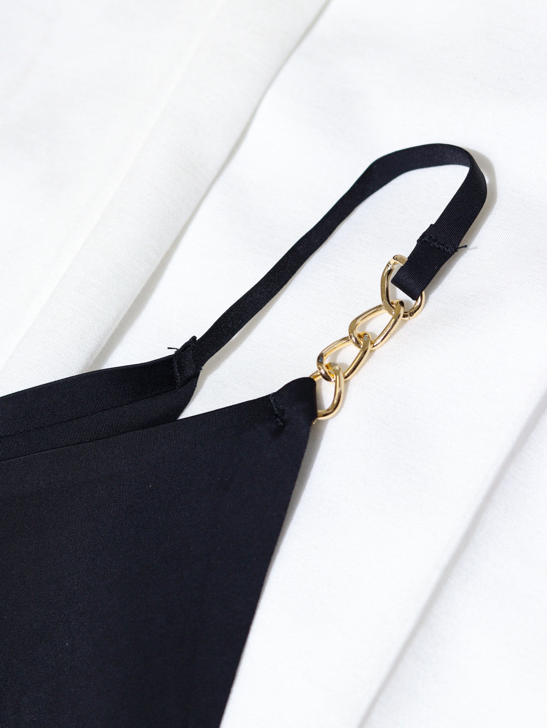 Melnas "String" biksītes ar zelta dekoru - 14527