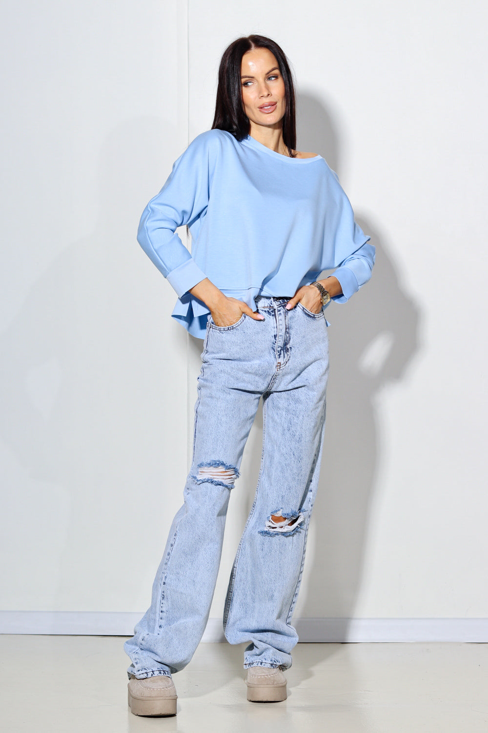 Zilas krāsas džemperis ar nenošūtām malām - 14029