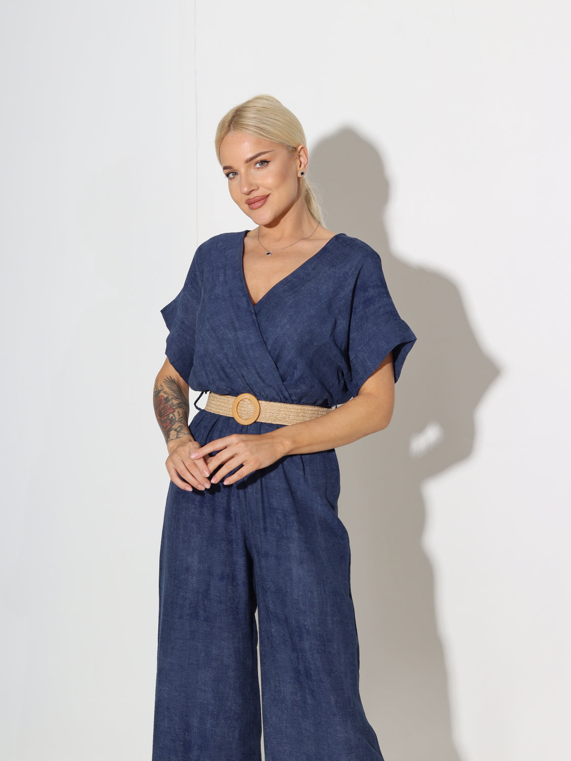 Zils/džinsa nokrāsā kombinezons ar jostu - 15076