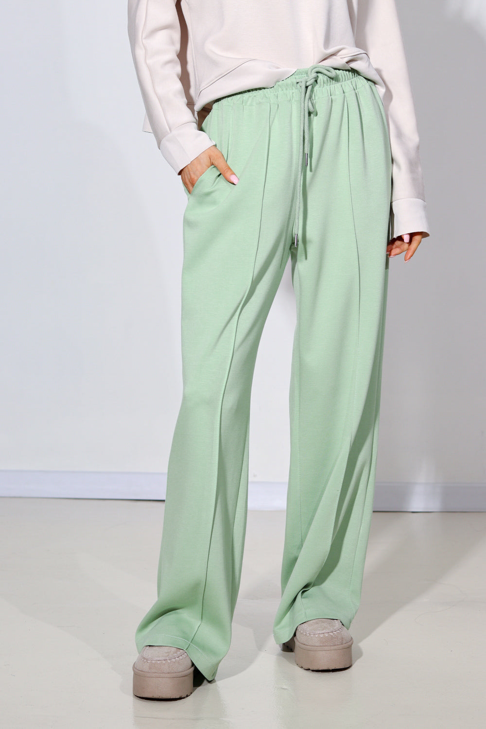 Zaļas, sportiska stila bikses - 13998