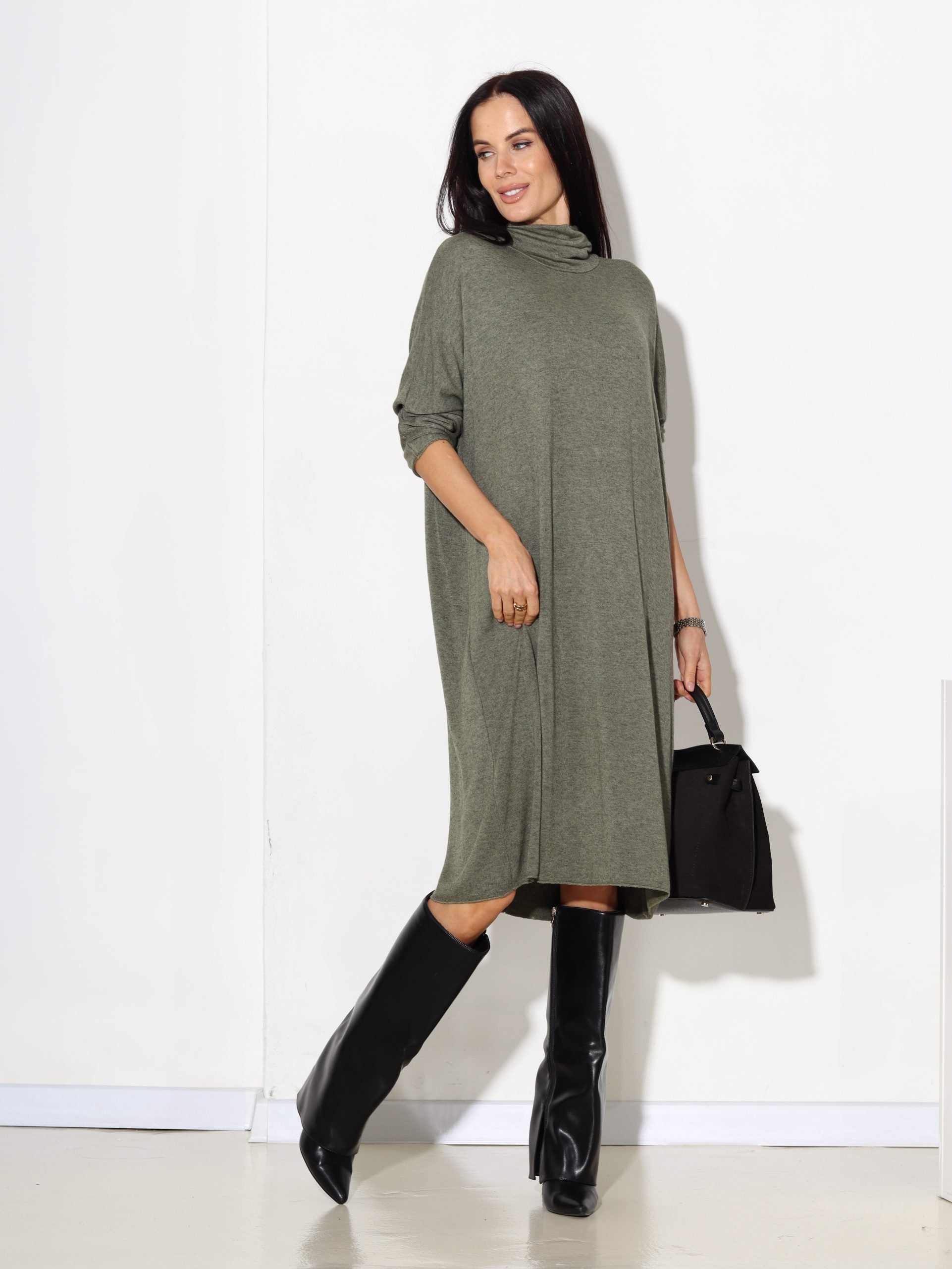 Zaļa, brīva kleita ar paaugstinātu kakliņu - 17173