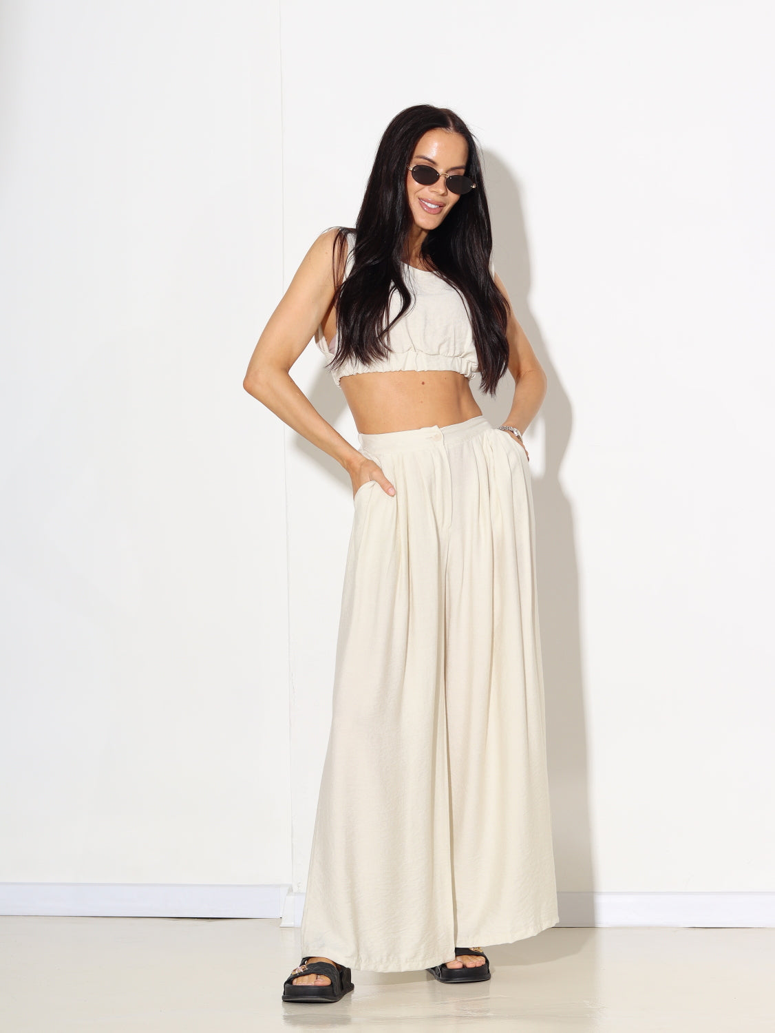 Bēšas krāsas divdaļīgs komplekts (croptops + bikses) - 15108