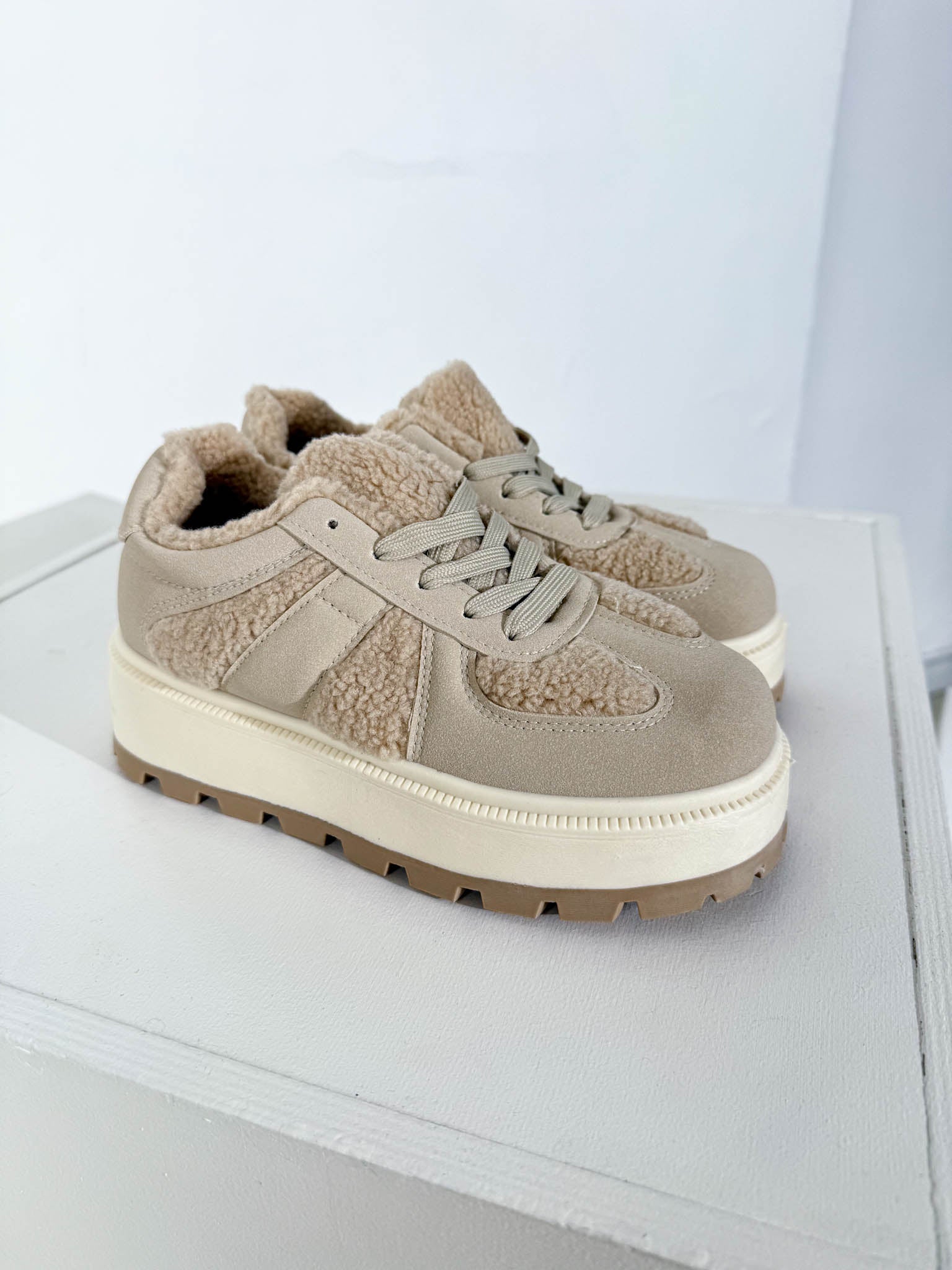 Bēši ar vilniņas akcentu brīvā laika apavi - 16042