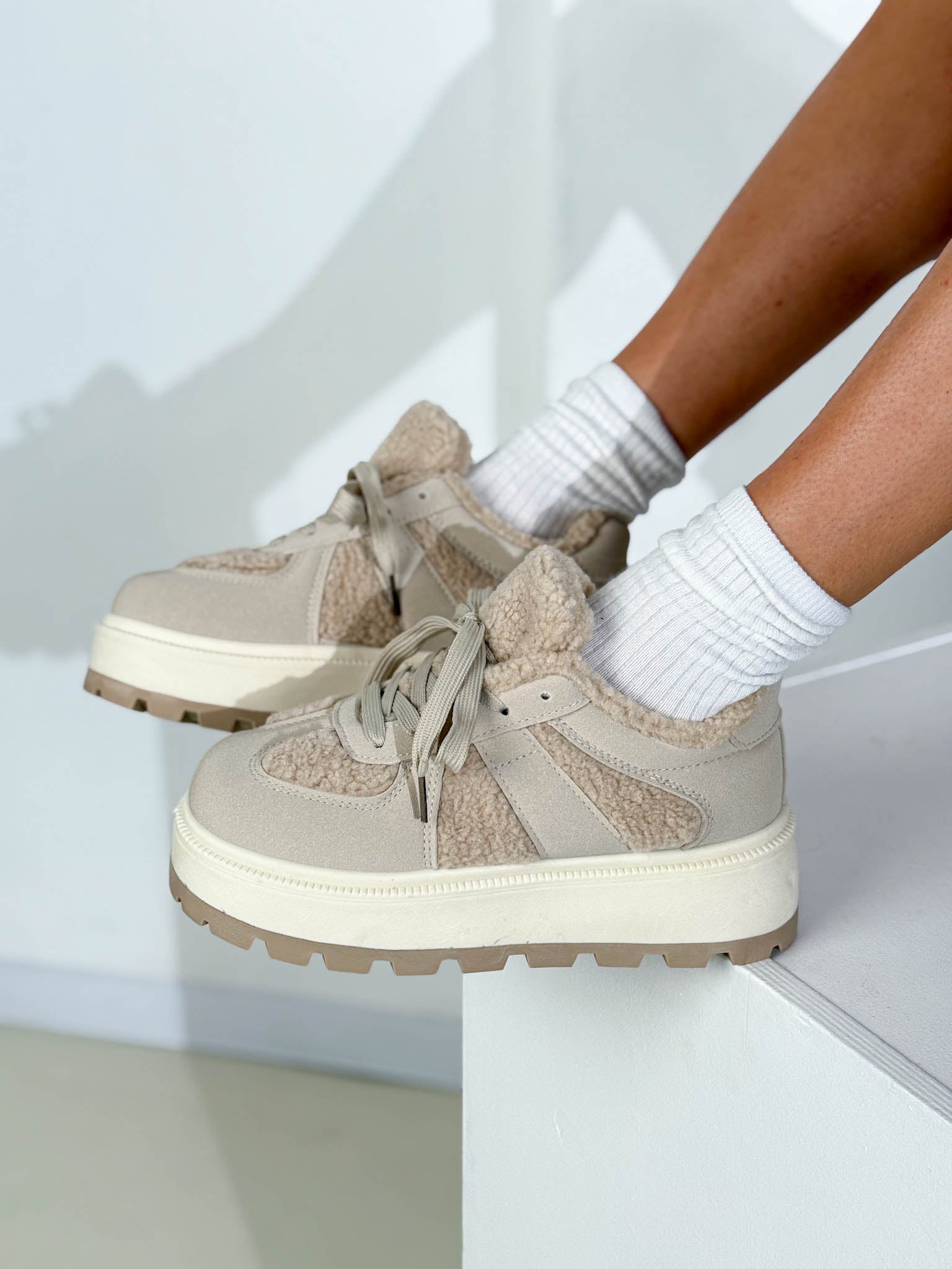 Bēši ar vilniņas akcentu brīvā laika apavi - 16042